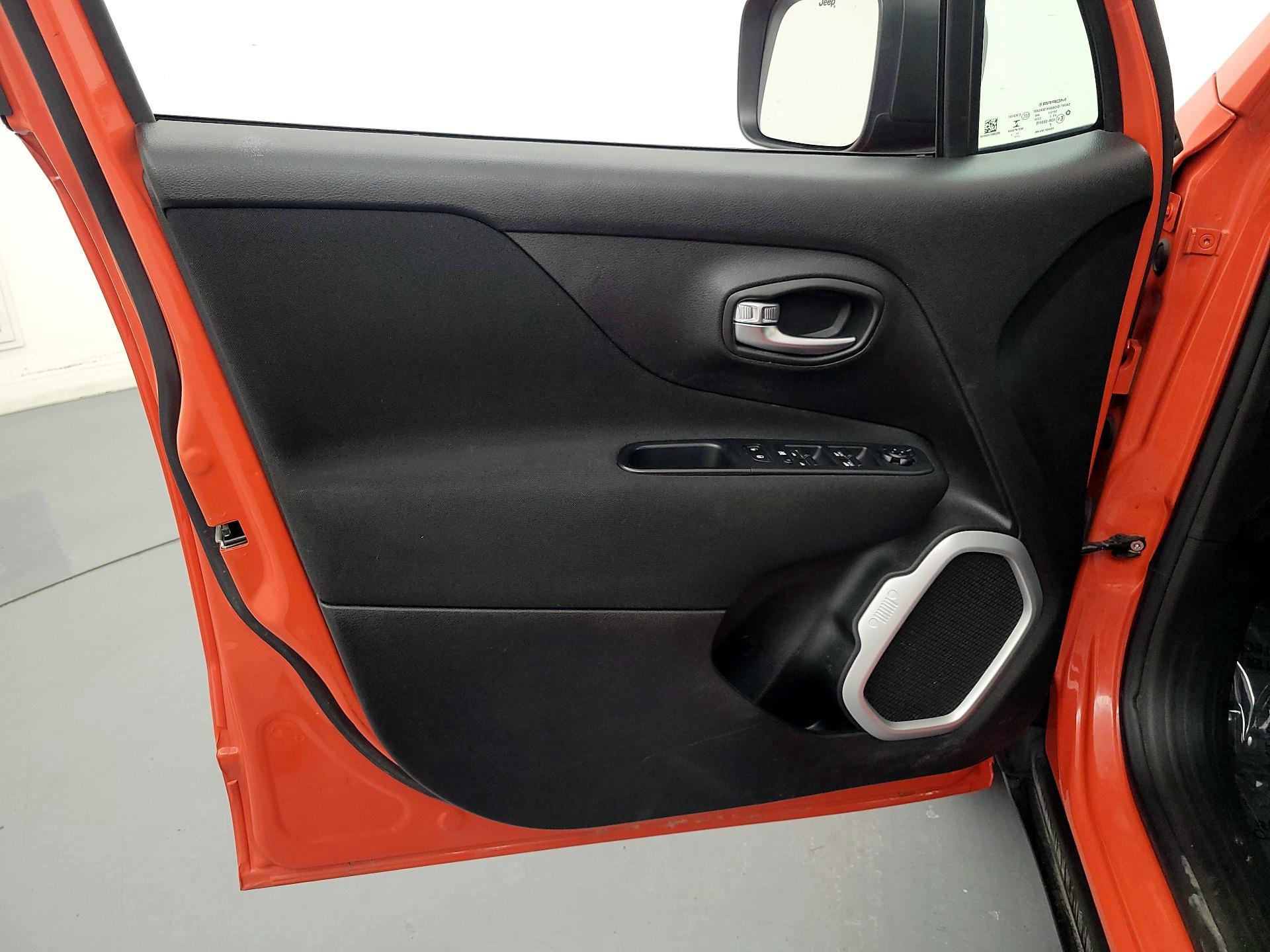 Thumbnail: 2018 Jeep Renegade - 12