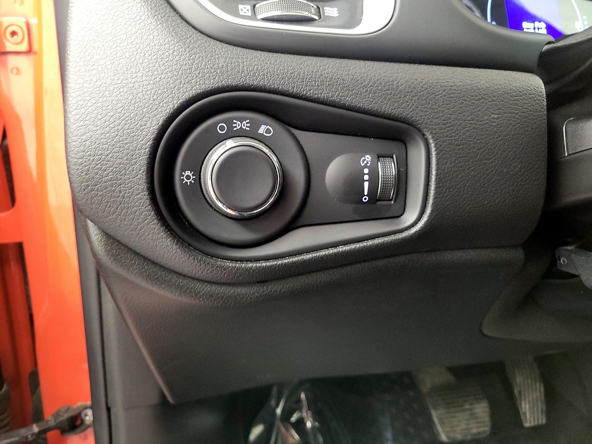 Thumbnail: 2018 Jeep Renegade - 13