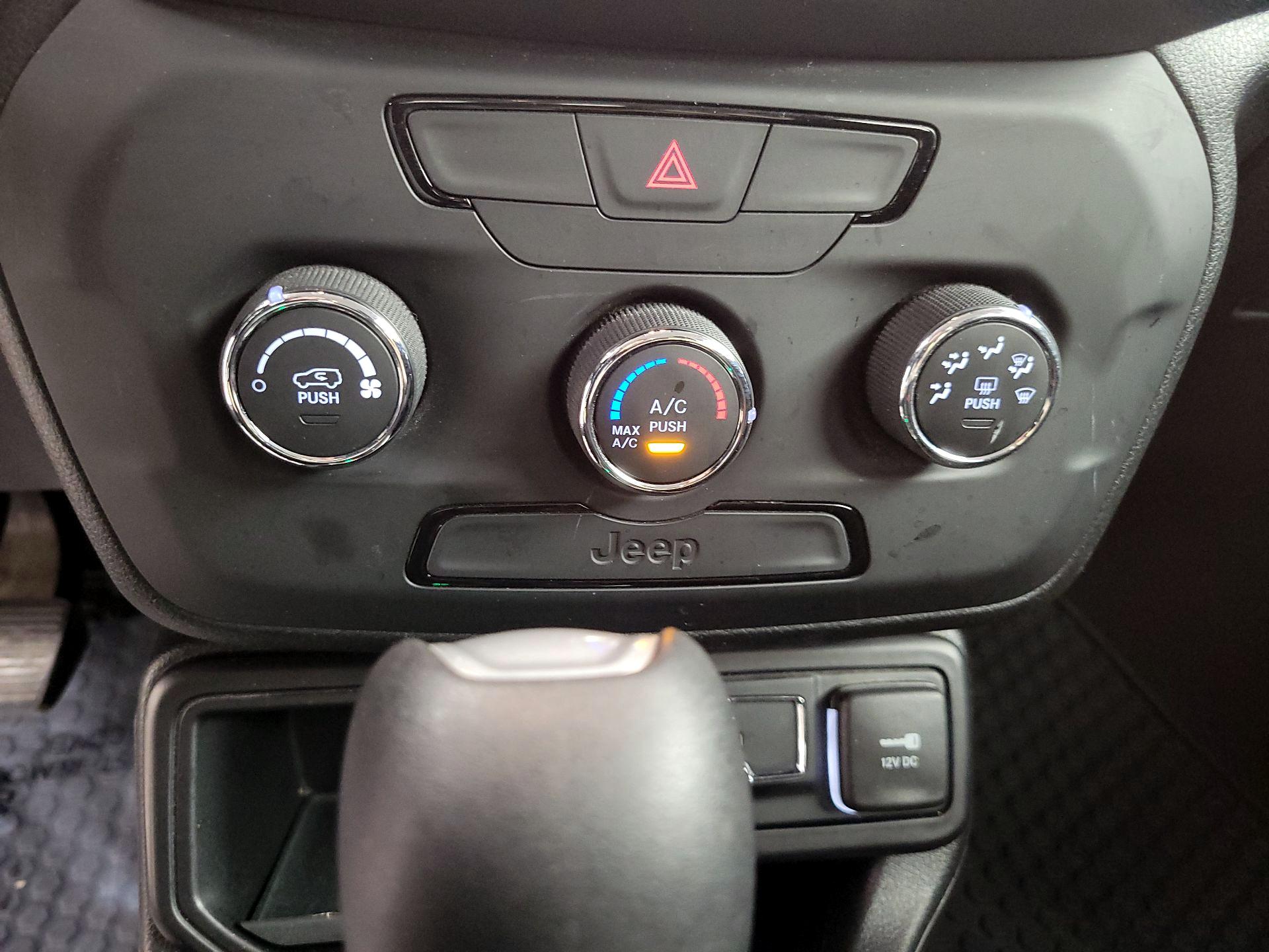 Thumbnail: 2018 Jeep Renegade - 16