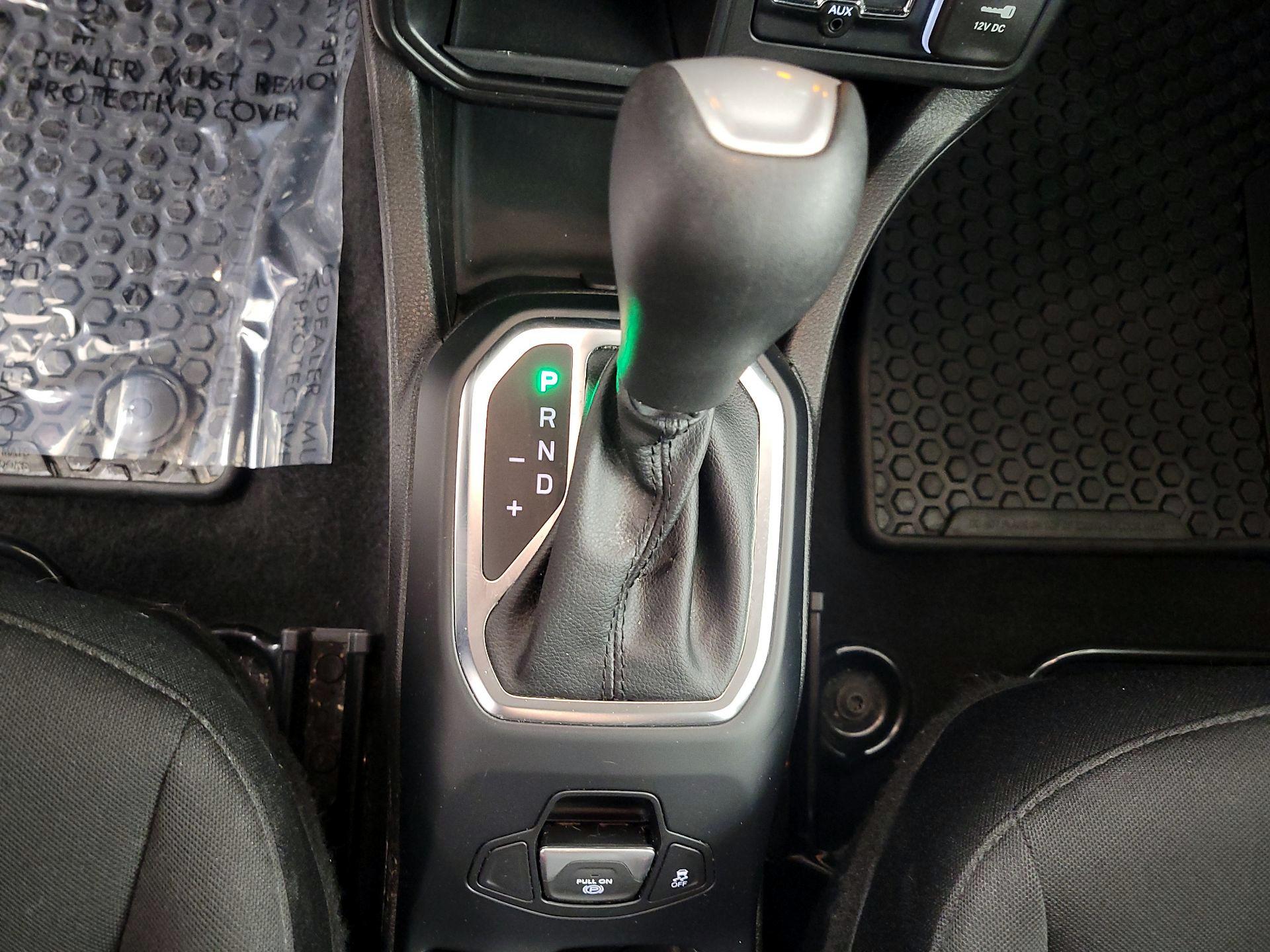 Thumbnail: 2018 Jeep Renegade - 17