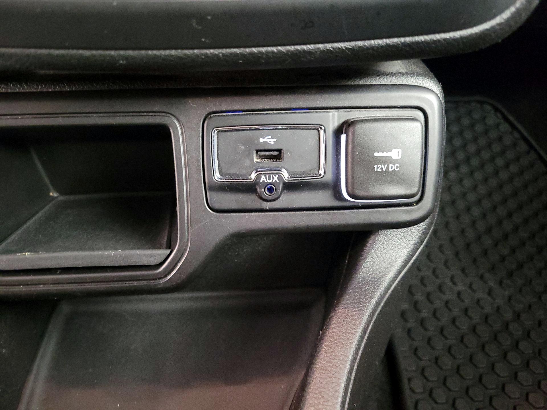 Thumbnail: 2018 Jeep Renegade - 18