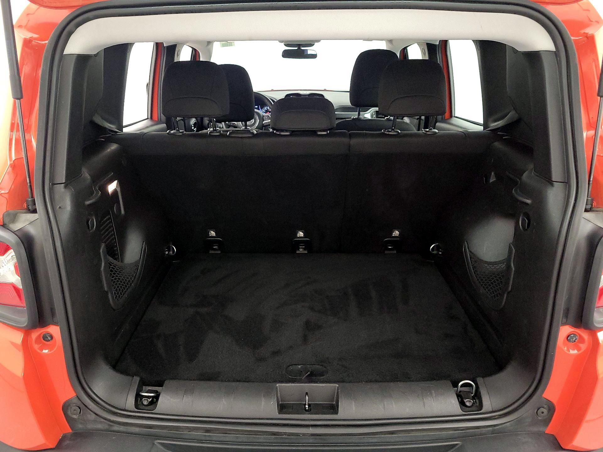 Thumbnail: 2018 Jeep Renegade - 20