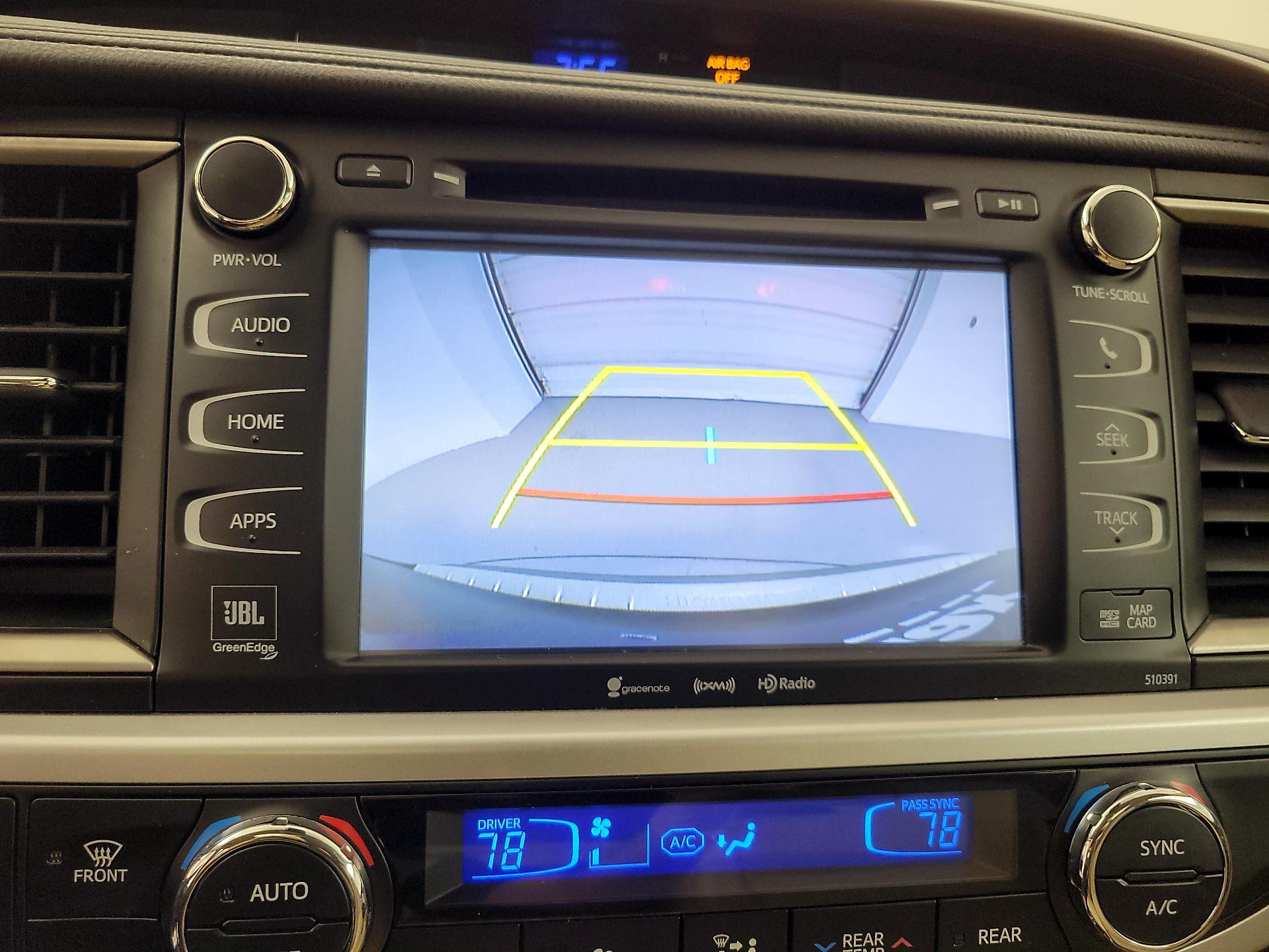 Thumbnail: 2019 Toyota Highlander - 14