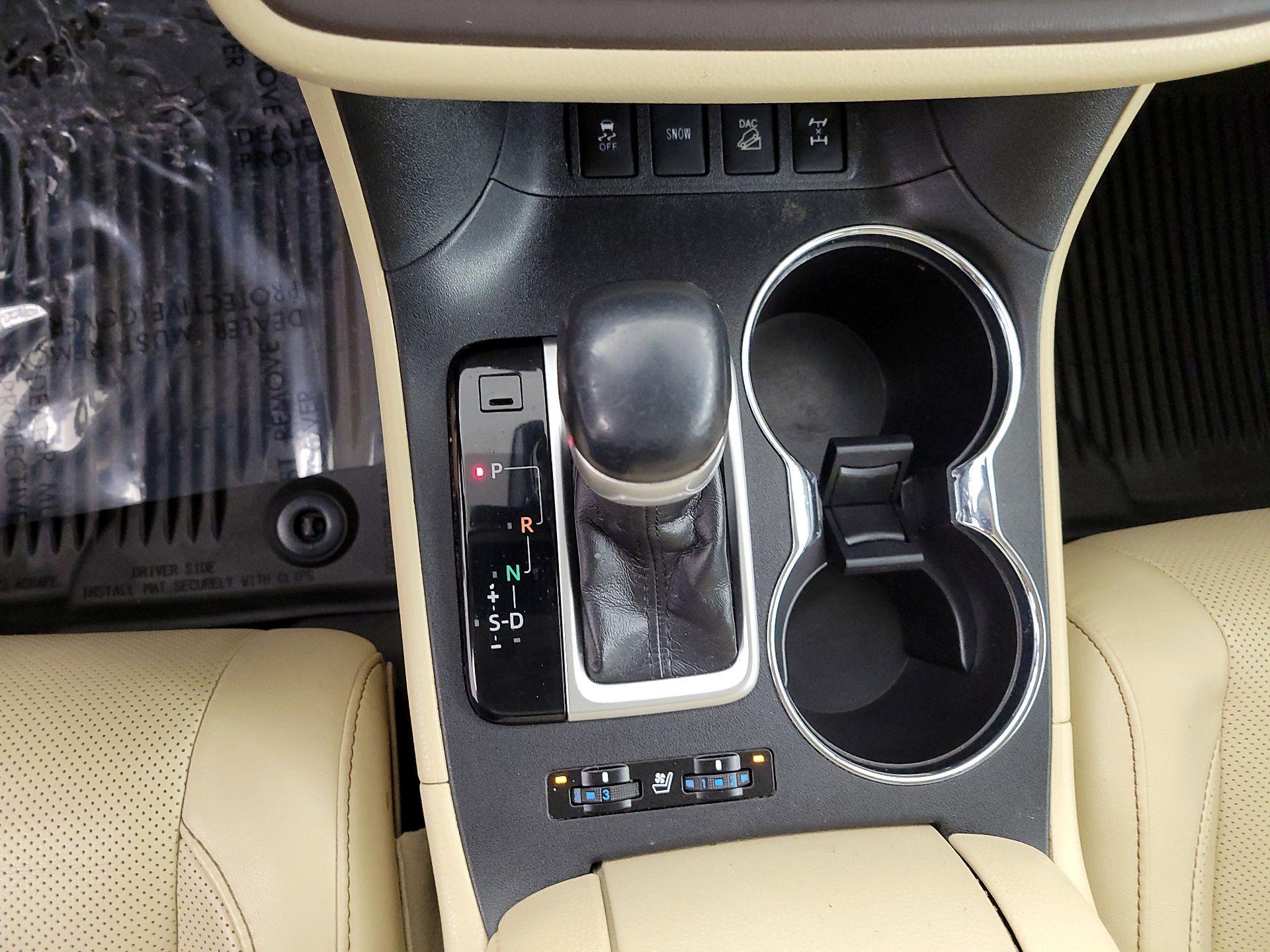 Thumbnail: 2019 Toyota Highlander - 17