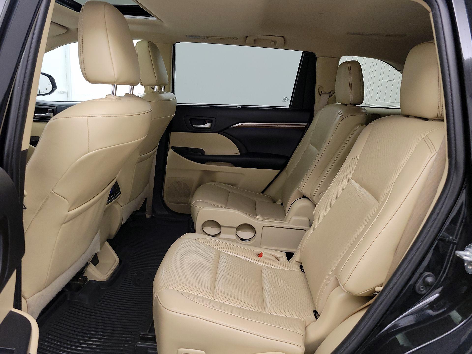 Thumbnail: 2019 Toyota Highlander - 20