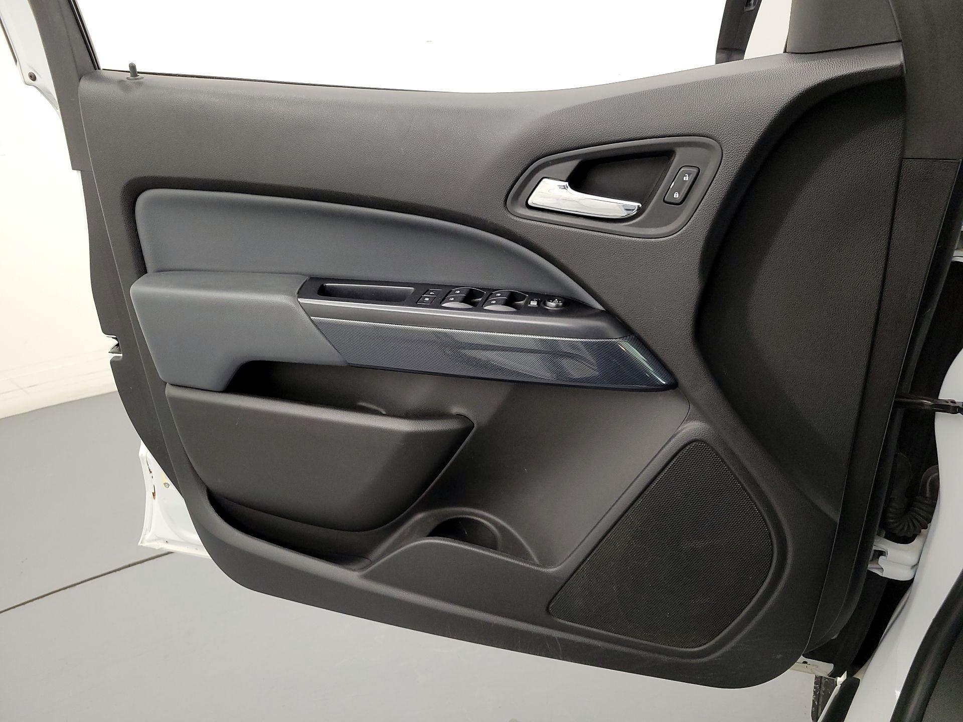 Thumbnail: 2019 Chevrolet Colorado - 12