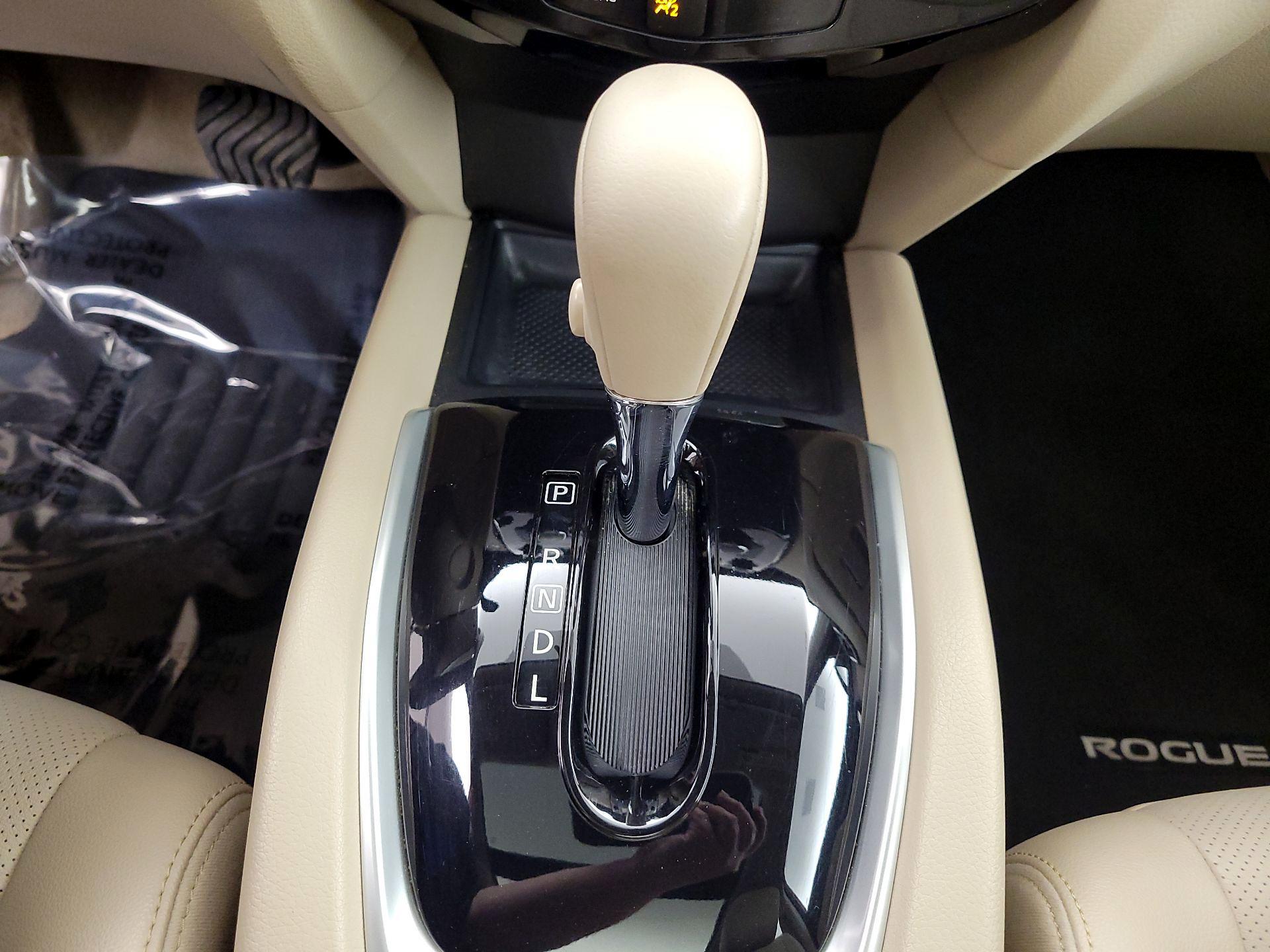 Thumbnail: 2015 Nissan Rogue - 18