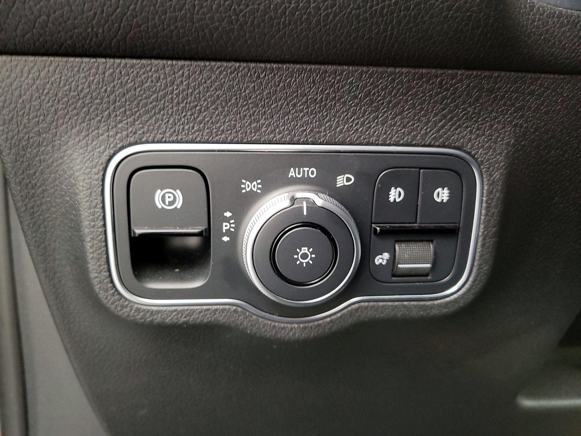 Thumbnail: 2023 Mercedes-Benz GLB - 13