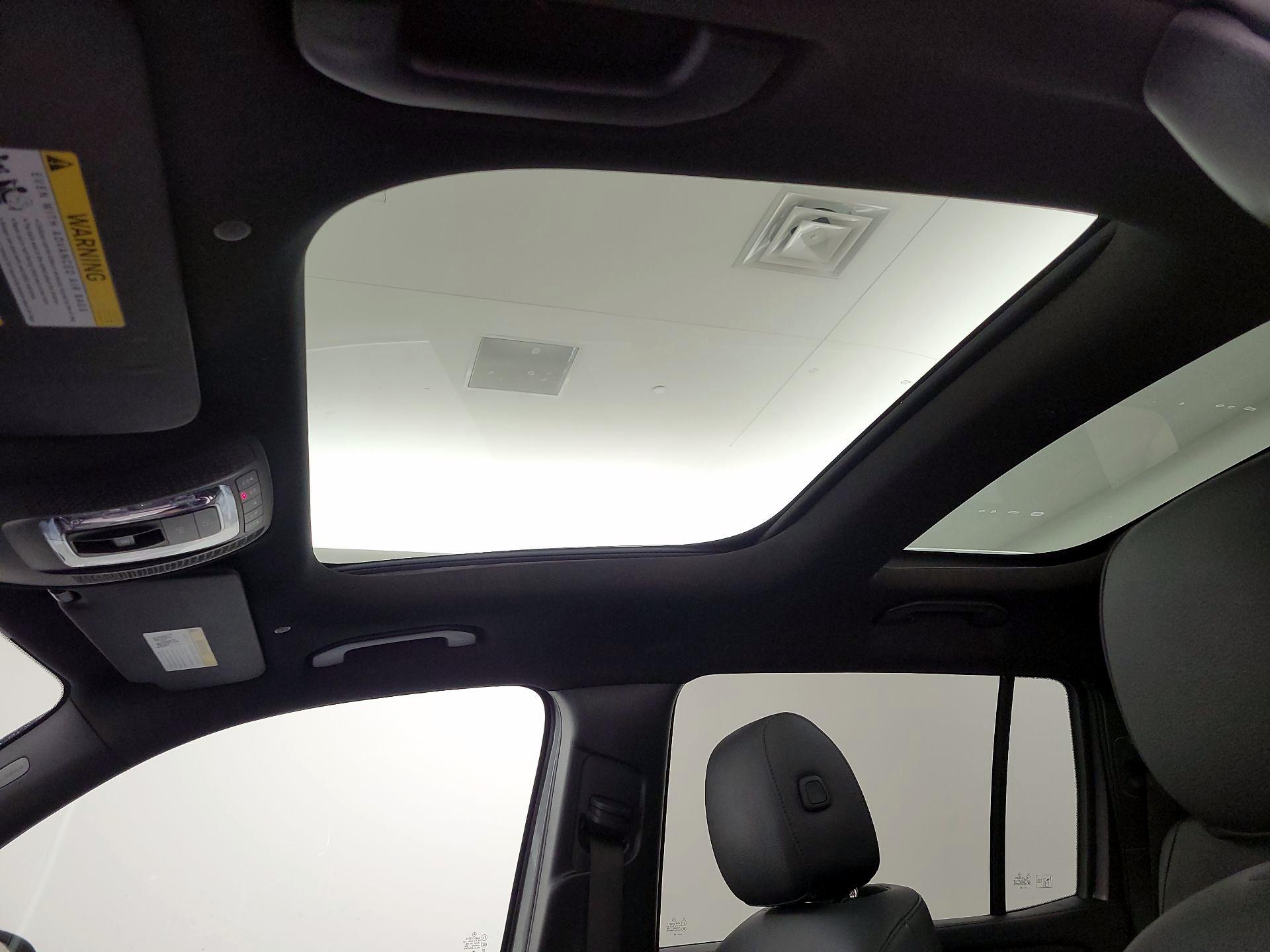 Thumbnail: 2023 Mercedes-Benz GLB - 19