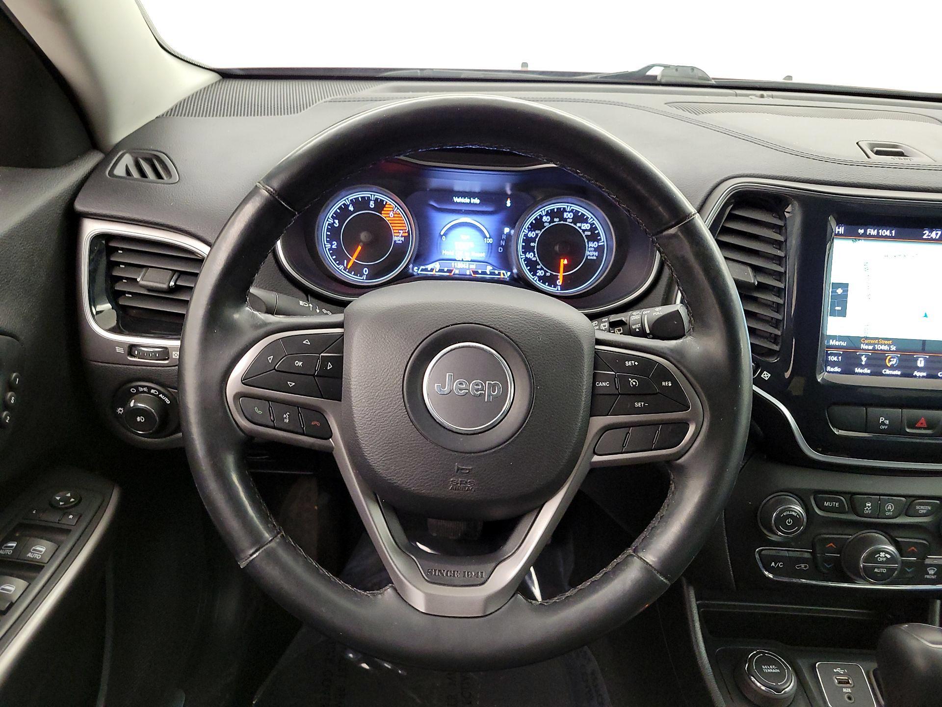 Thumbnail: 2019 Jeep Cherokee - 10