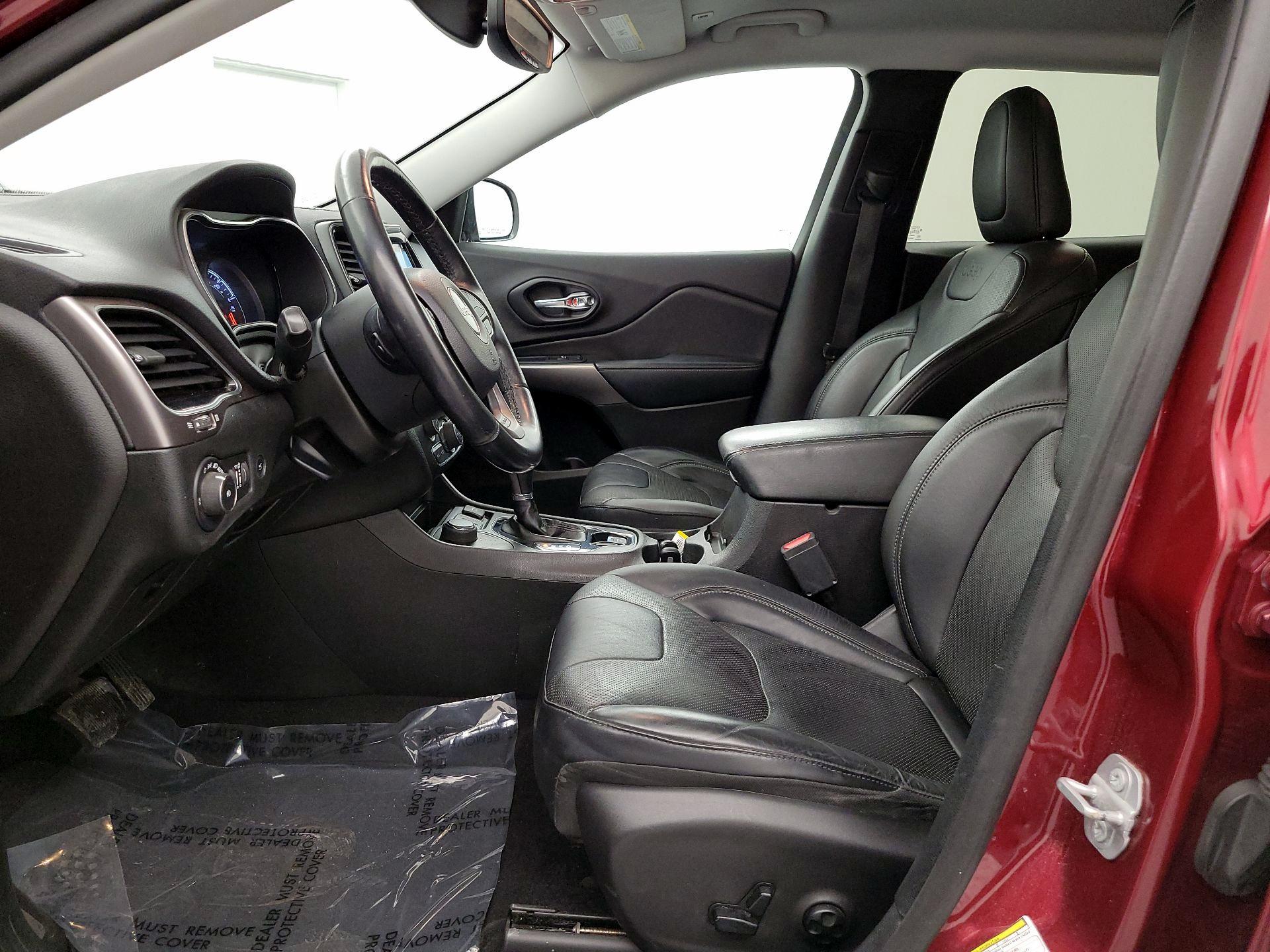 Thumbnail: 2019 Jeep Cherokee - 11