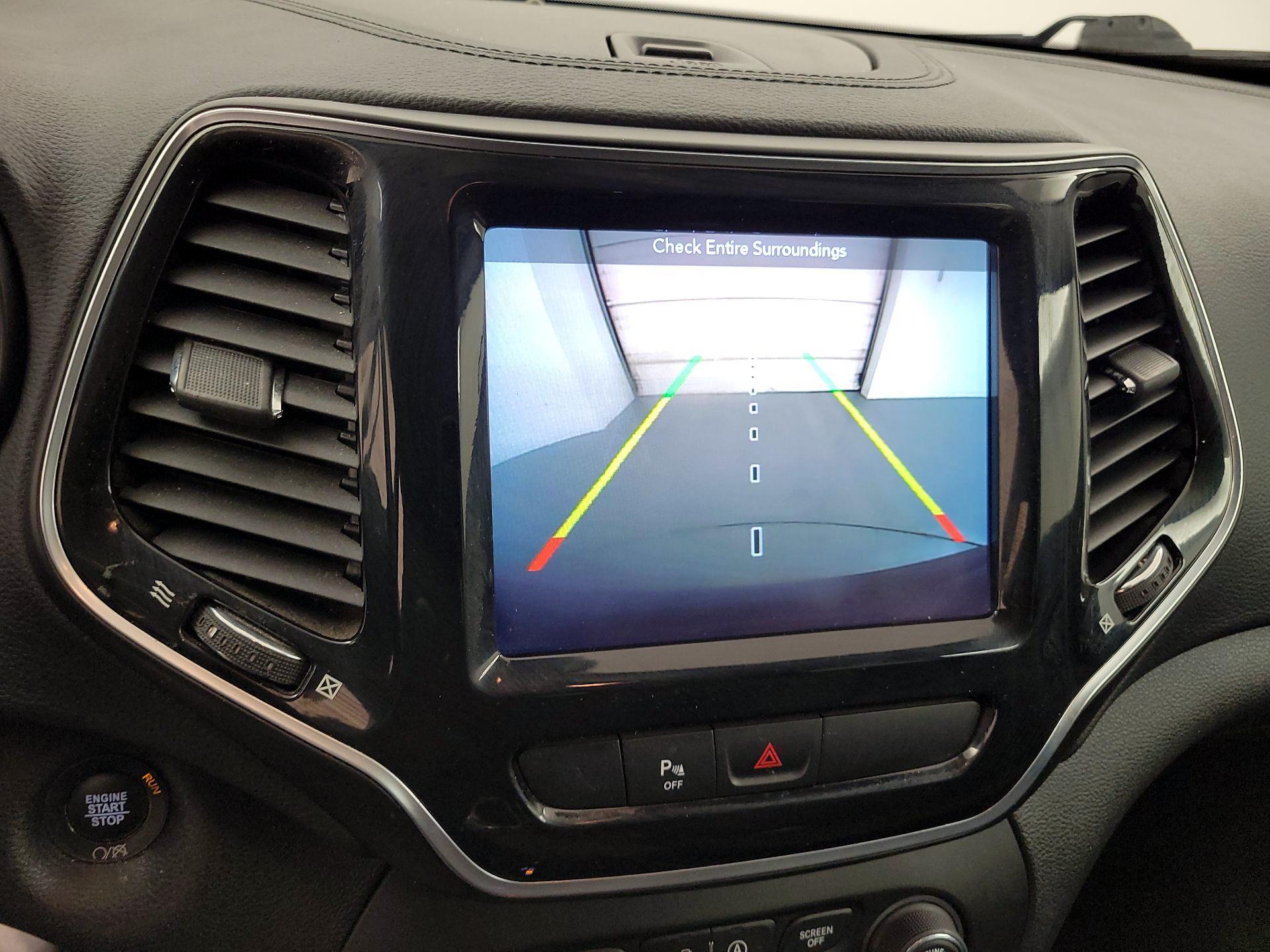 Thumbnail: 2019 Jeep Cherokee - 14