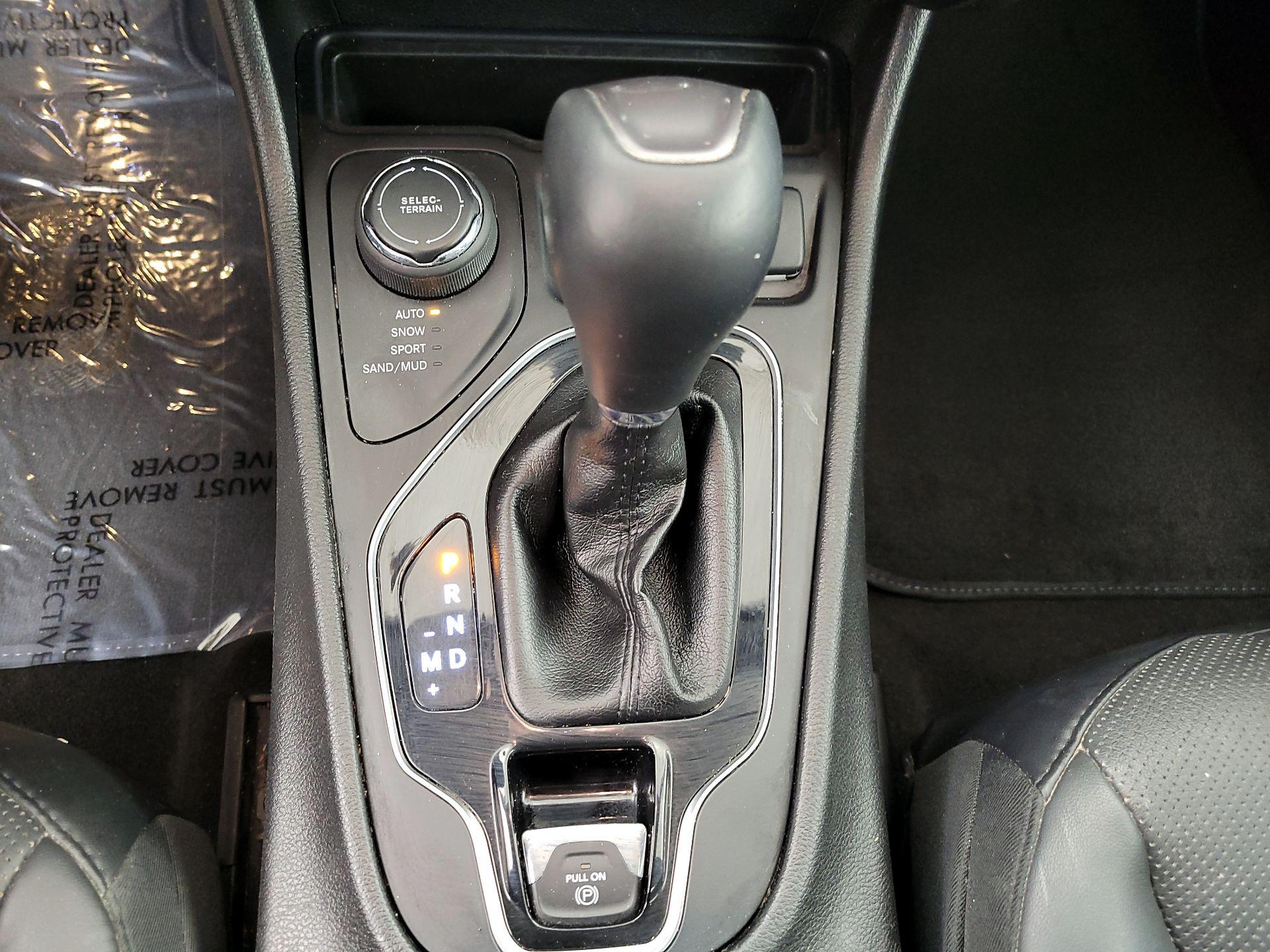 Thumbnail: 2019 Jeep Cherokee - 17