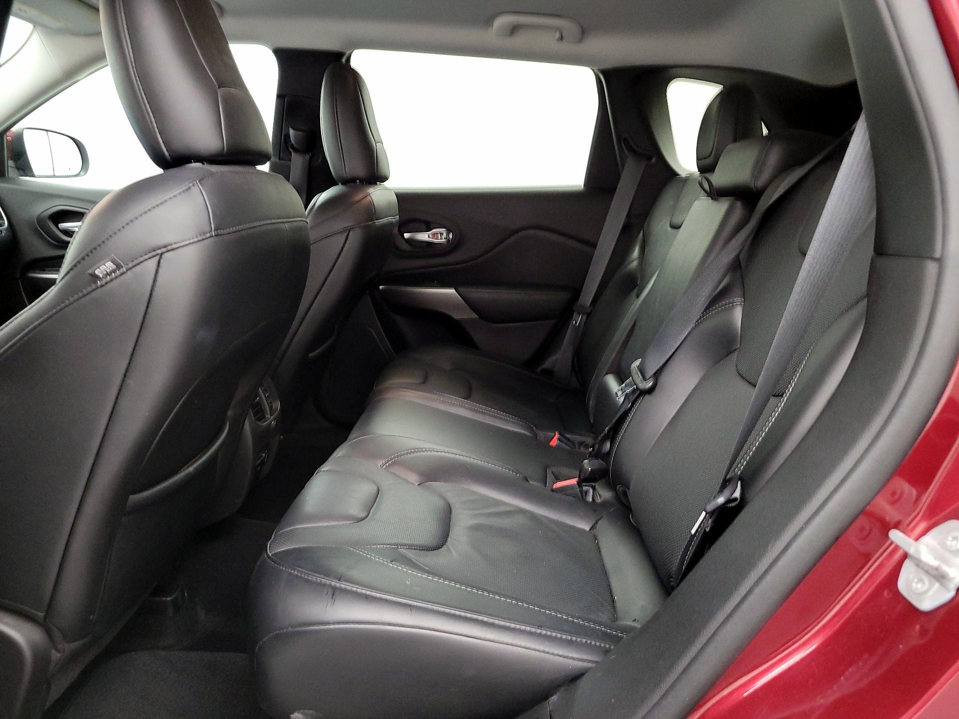 Thumbnail: 2019 Jeep Cherokee - 19