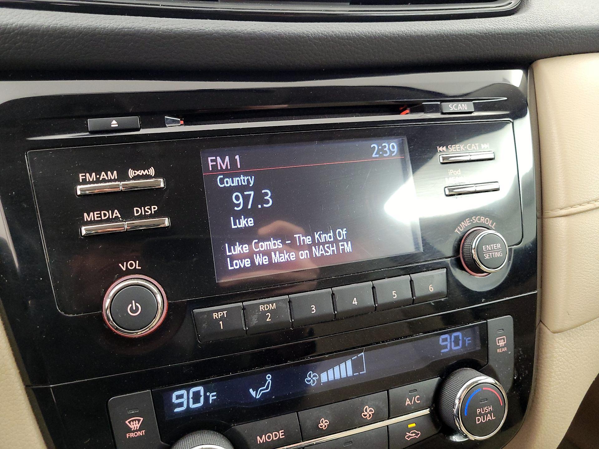 Thumbnail: 2017 Nissan Rogue - 15