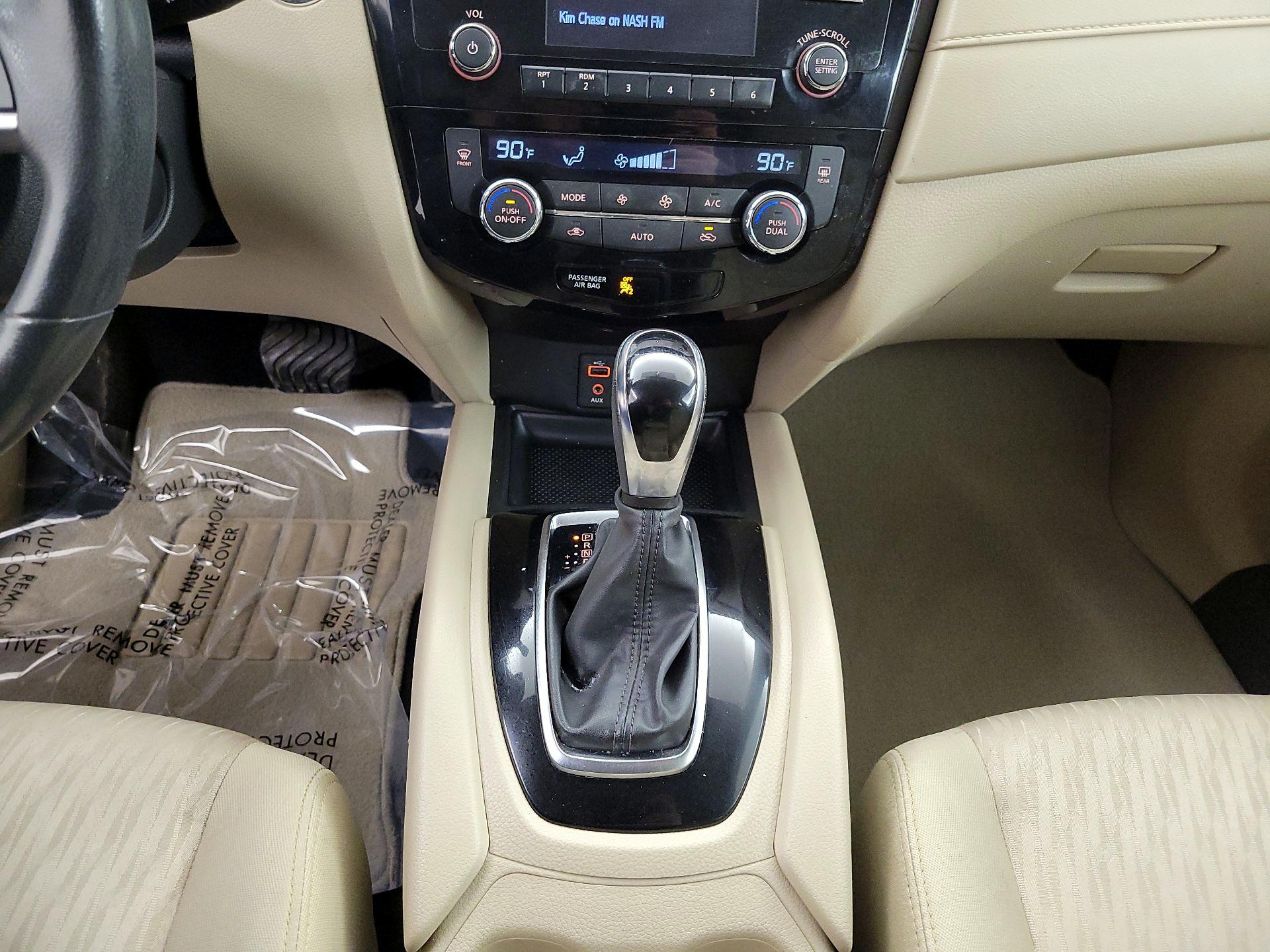 Thumbnail: 2017 Nissan Rogue - 17