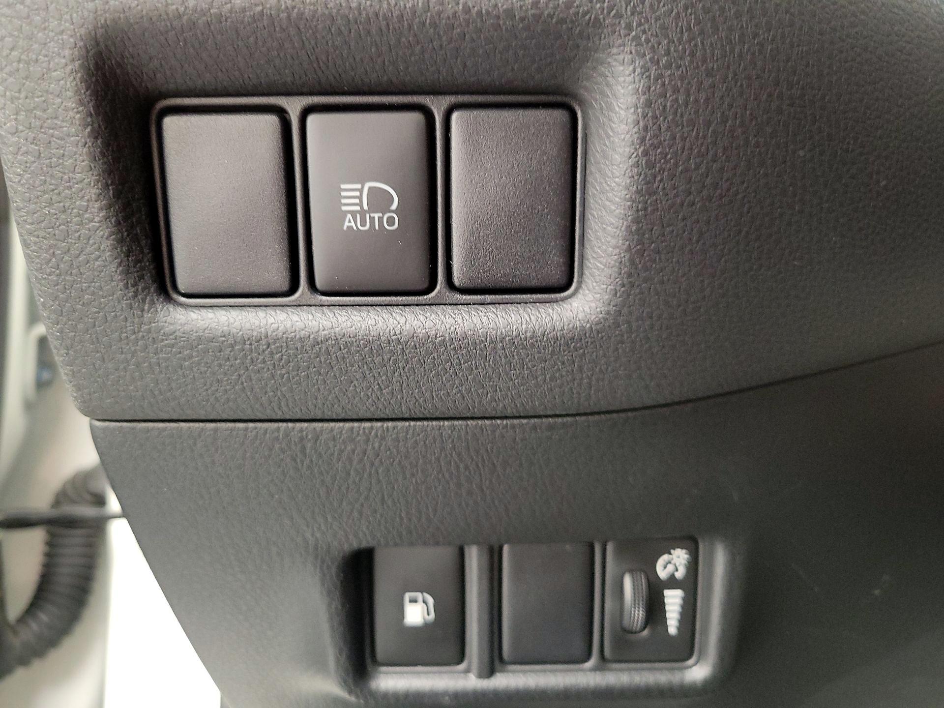 Thumbnail: 2019 Toyota C-HR - 13