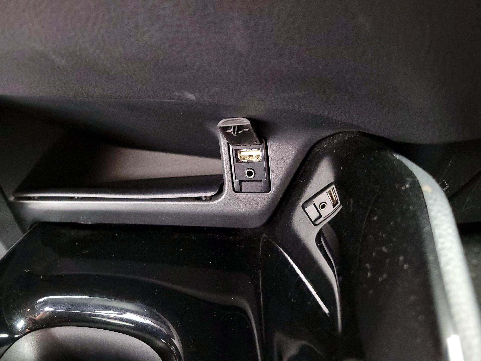 Thumbnail: 2019 Toyota C-HR - 18