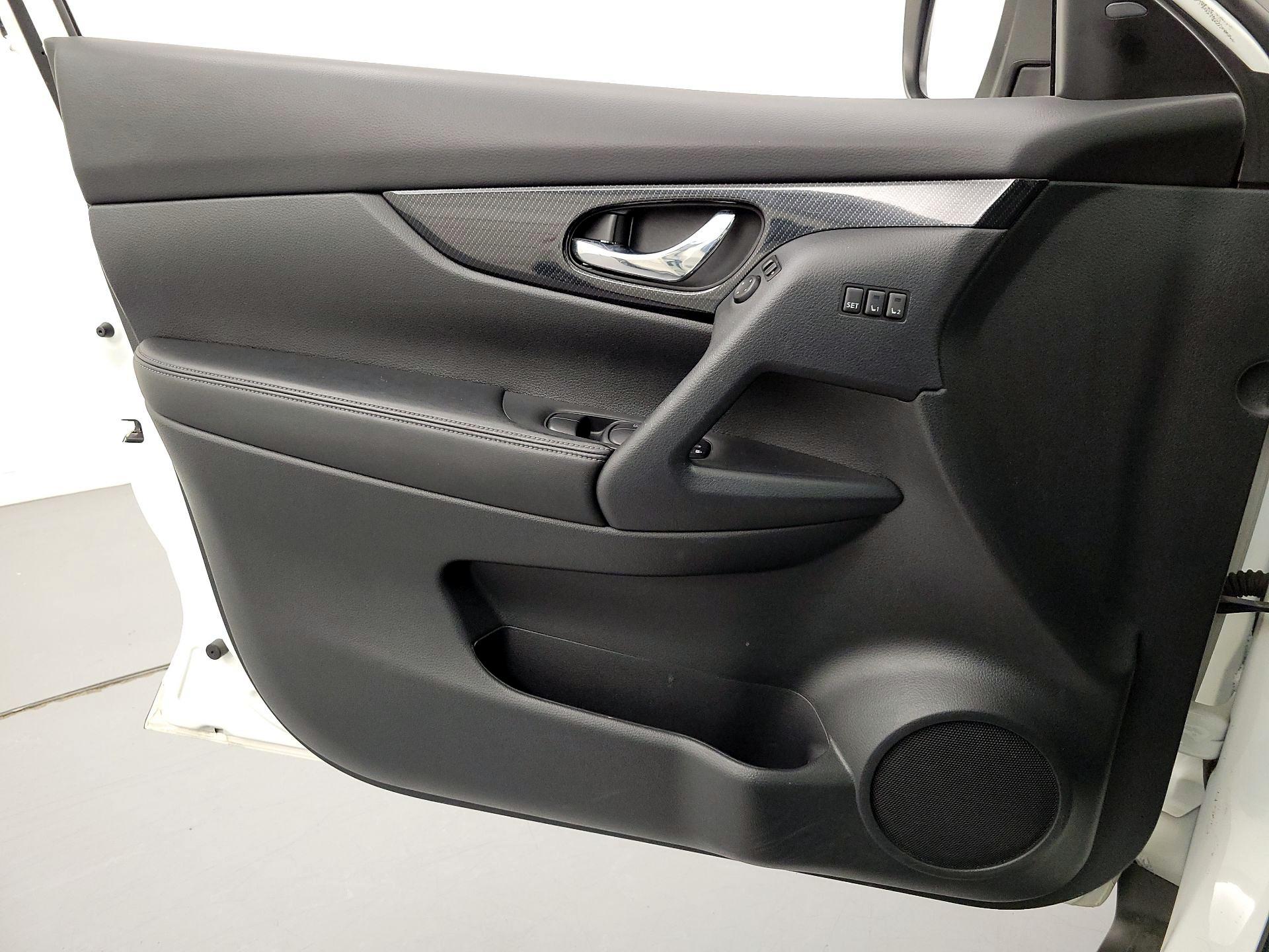 Thumbnail: 2020 Nissan Rogue - 12