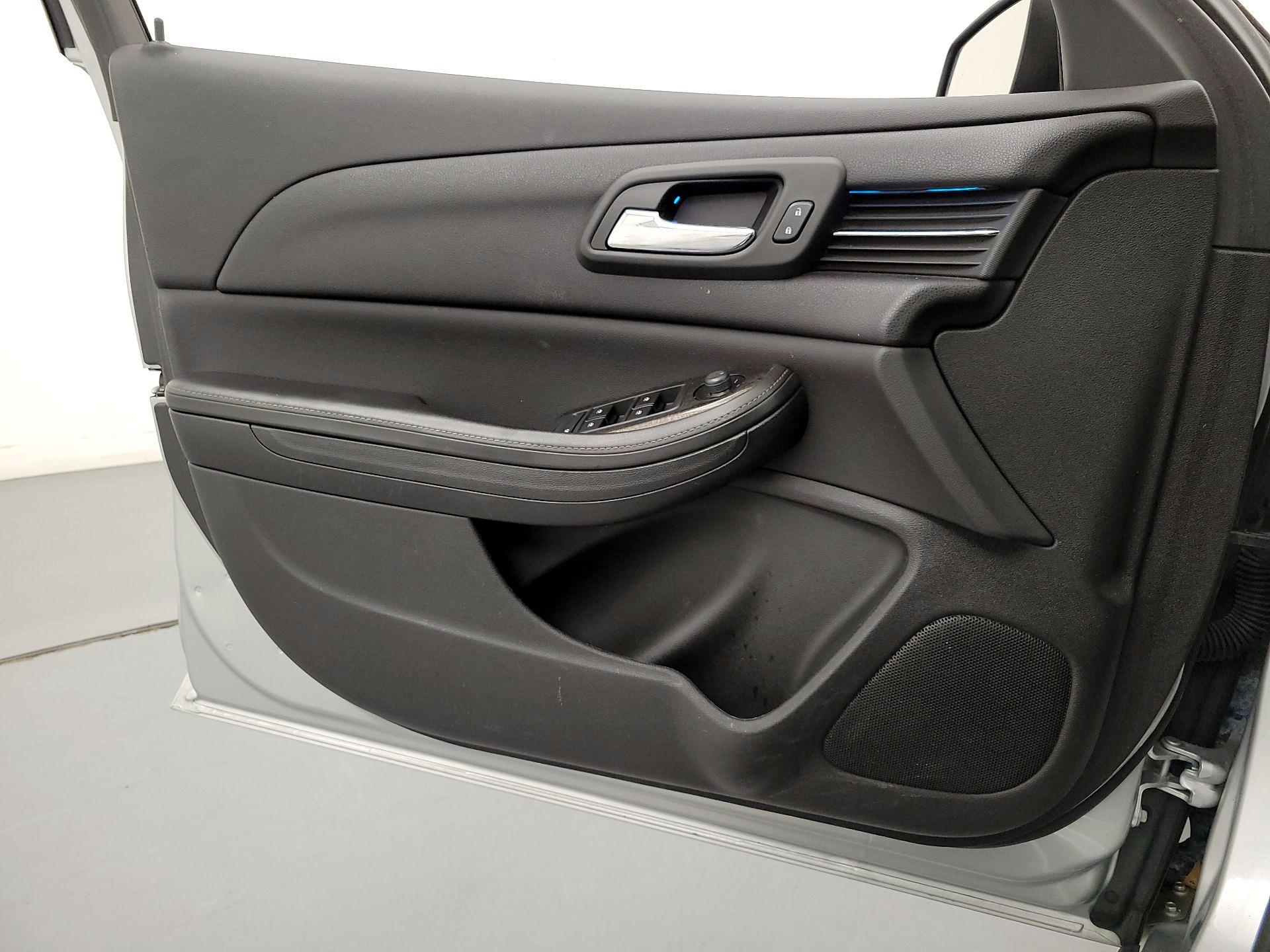 Thumbnail: 2016 Chevrolet Malibu - 12