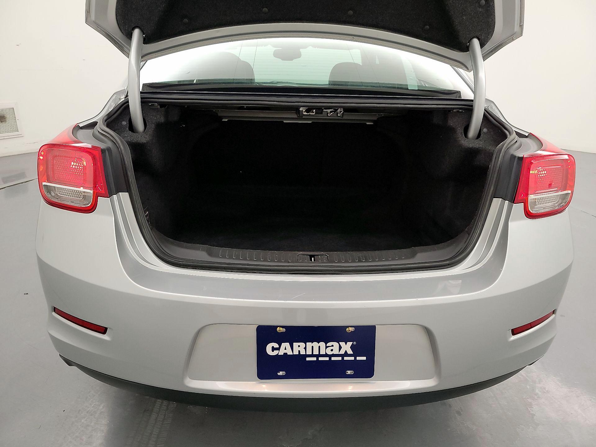 Thumbnail: 2016 Chevrolet Malibu - 18