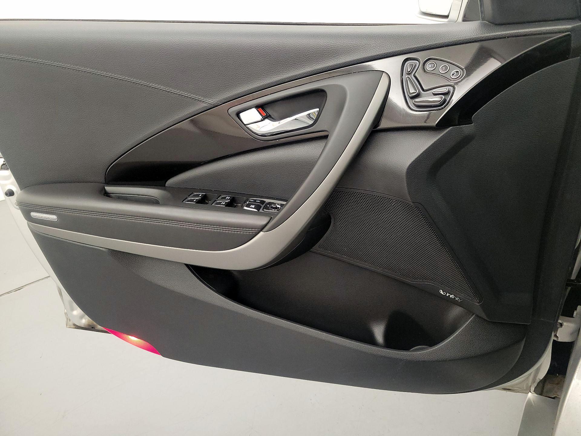 Thumbnail: 2015 Hyundai Azera - 12