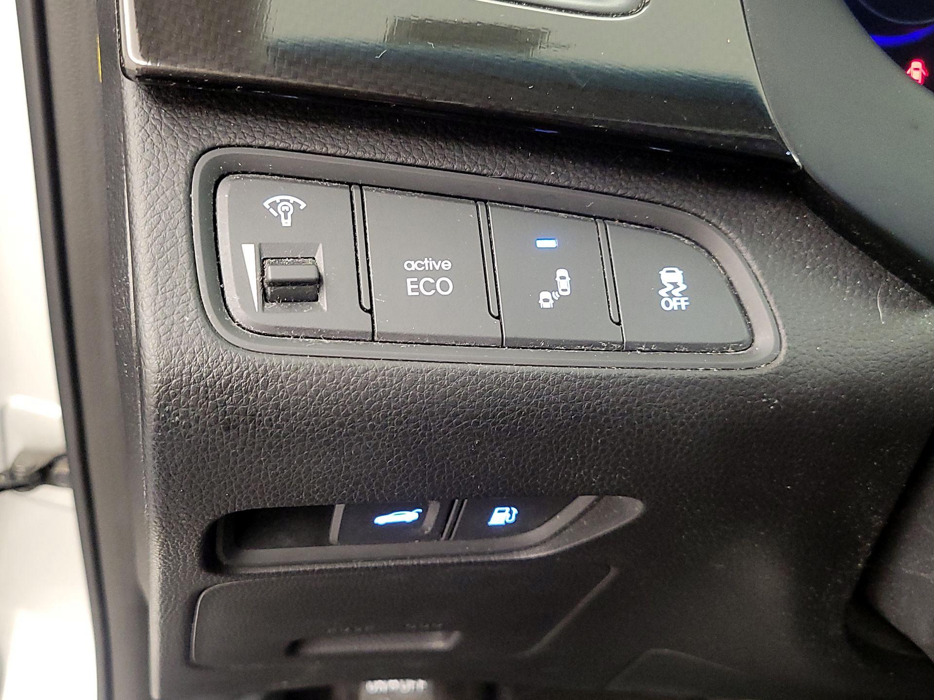 Thumbnail: 2015 Hyundai Azera - 13