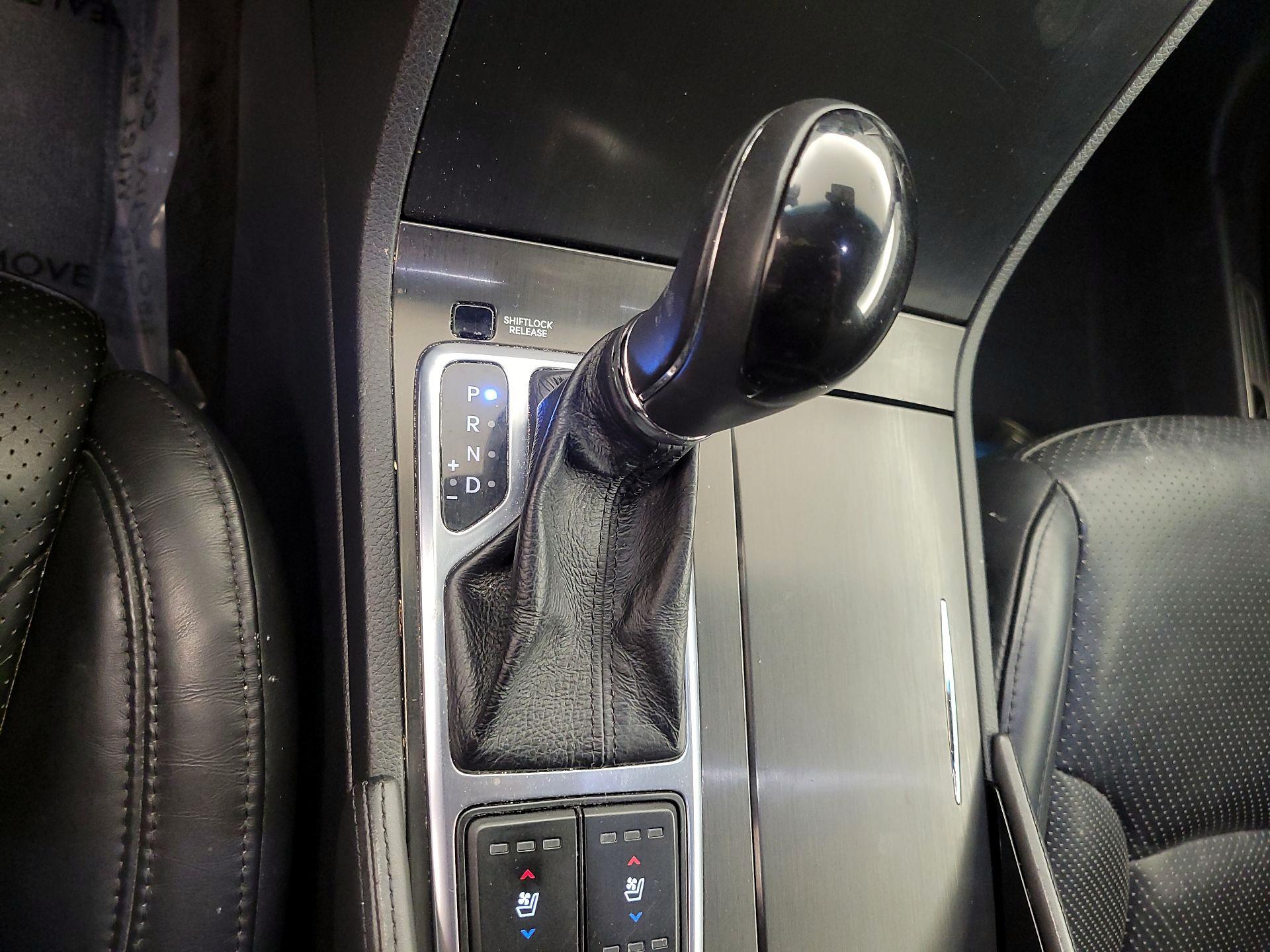 Thumbnail: 2015 Hyundai Azera - 18