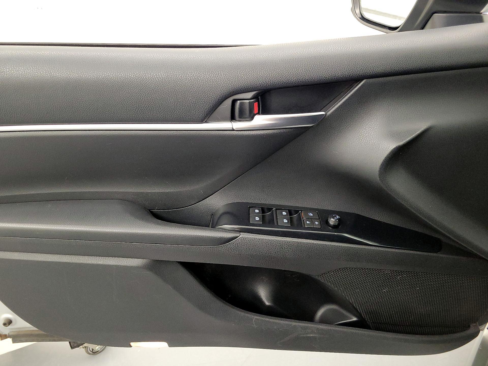 Thumbnail: 2018 Toyota Camry - 12