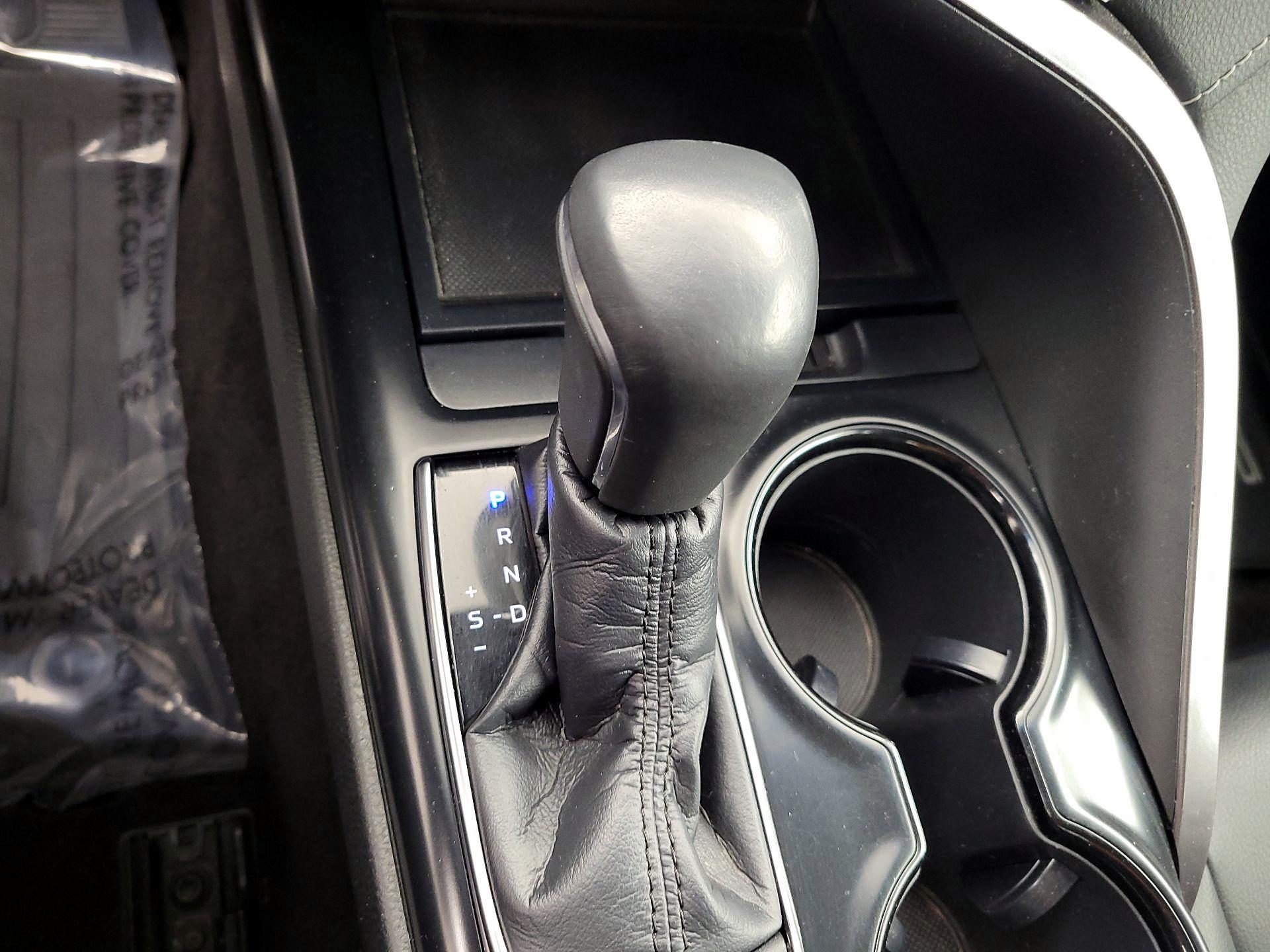 Thumbnail: 2018 Toyota Camry - 17