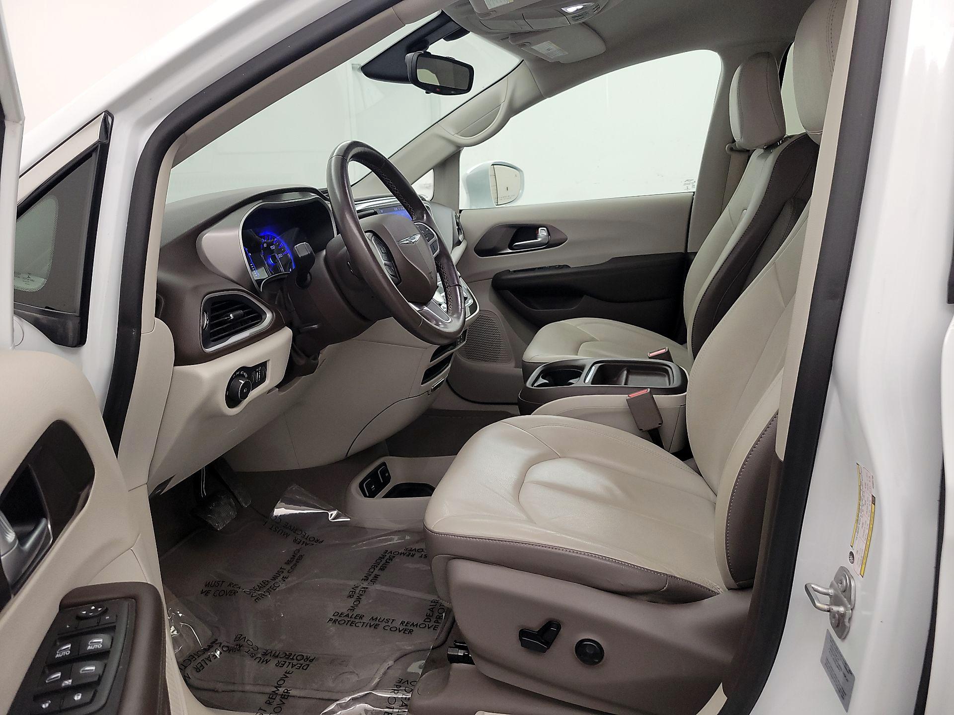 Thumbnail: 2017 Chrysler Pacifica - 11