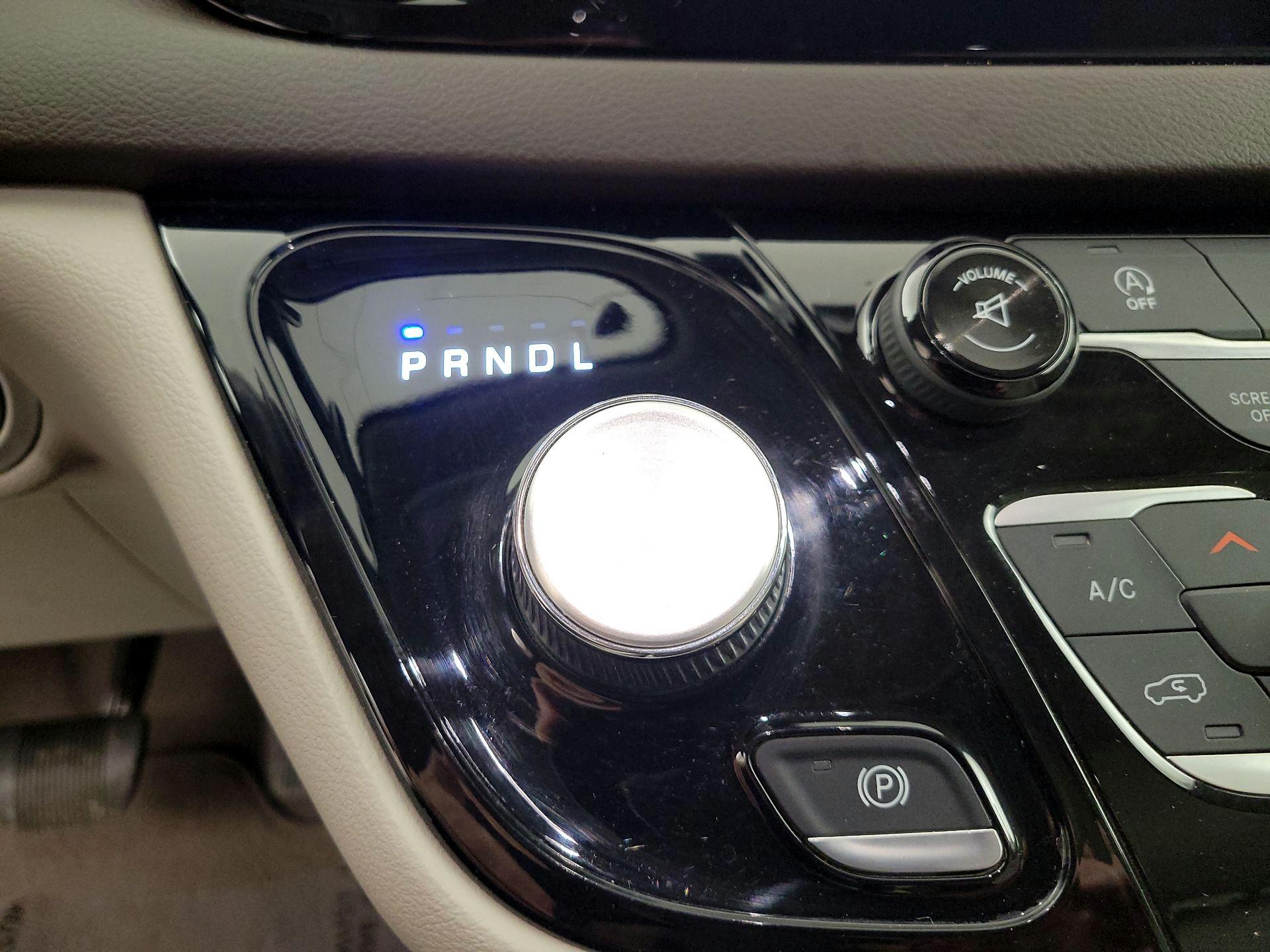 Thumbnail: 2017 Chrysler Pacifica - 17