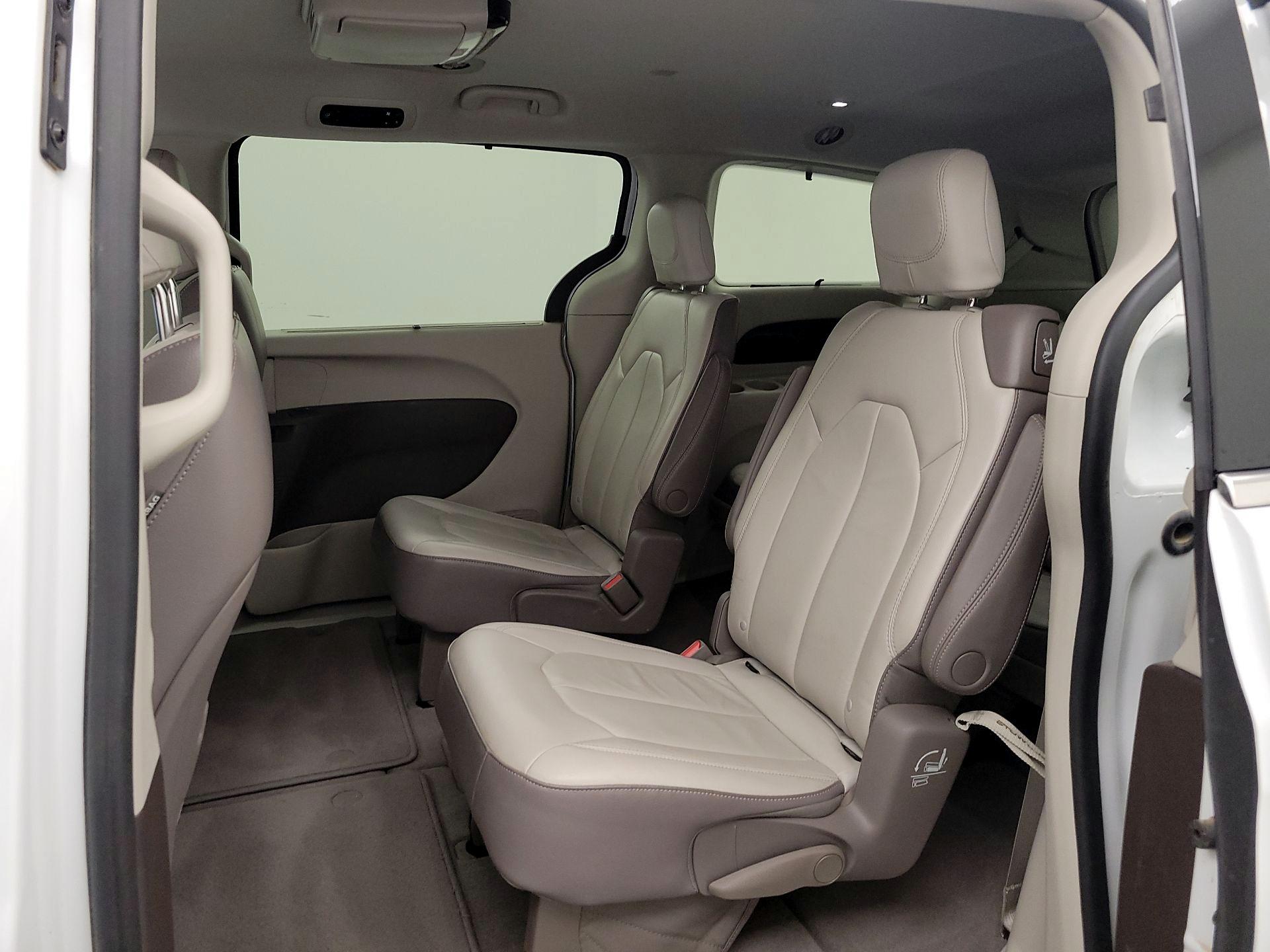 Thumbnail: 2017 Chrysler Pacifica - 19