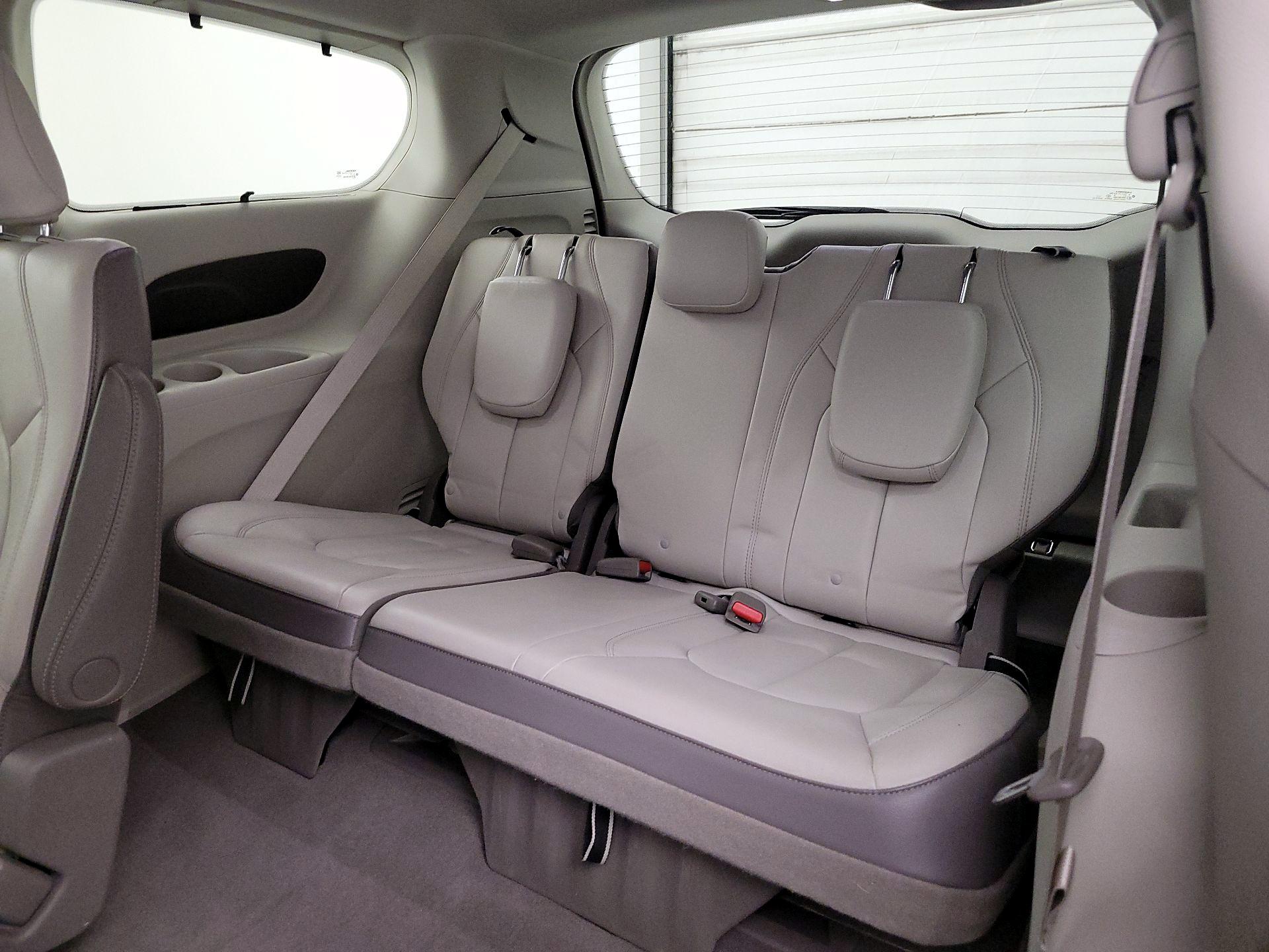 Thumbnail: 2017 Chrysler Pacifica - 20