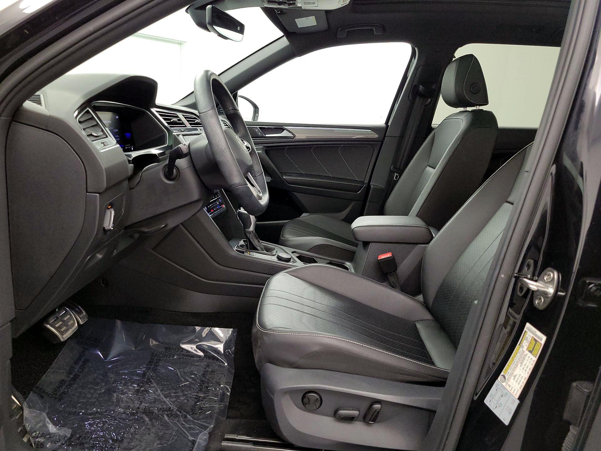 Thumbnail: 2022 Volkswagen Tiguan - 11