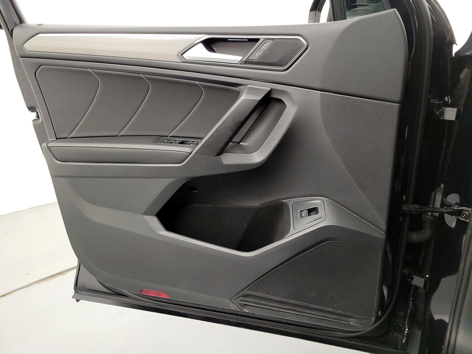 Thumbnail: 2022 Volkswagen Tiguan - 12