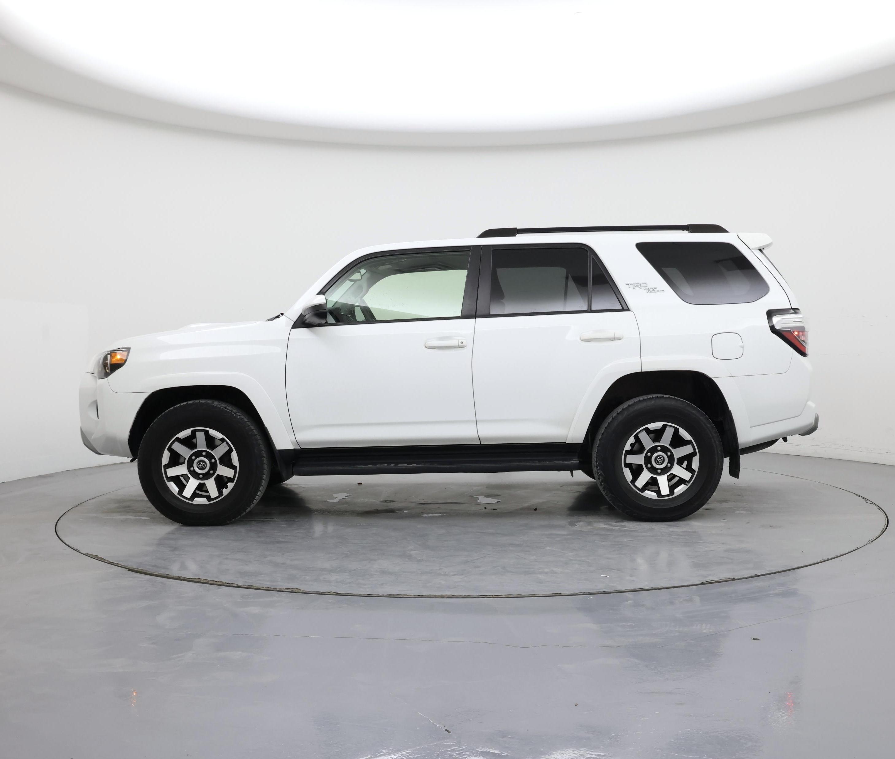 Thumbnail: 2021 Toyota 4Runner - 3