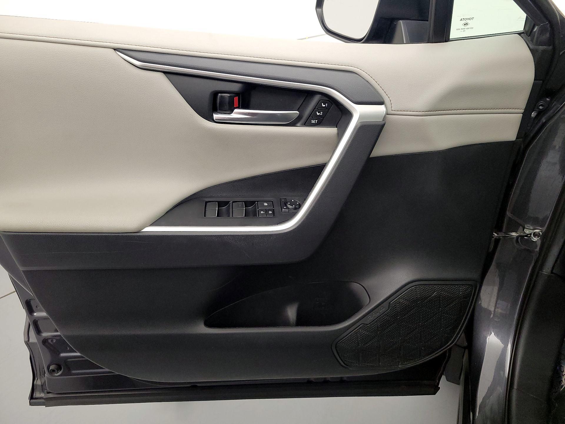 Thumbnail: 2020 Toyota RAV4 - 12