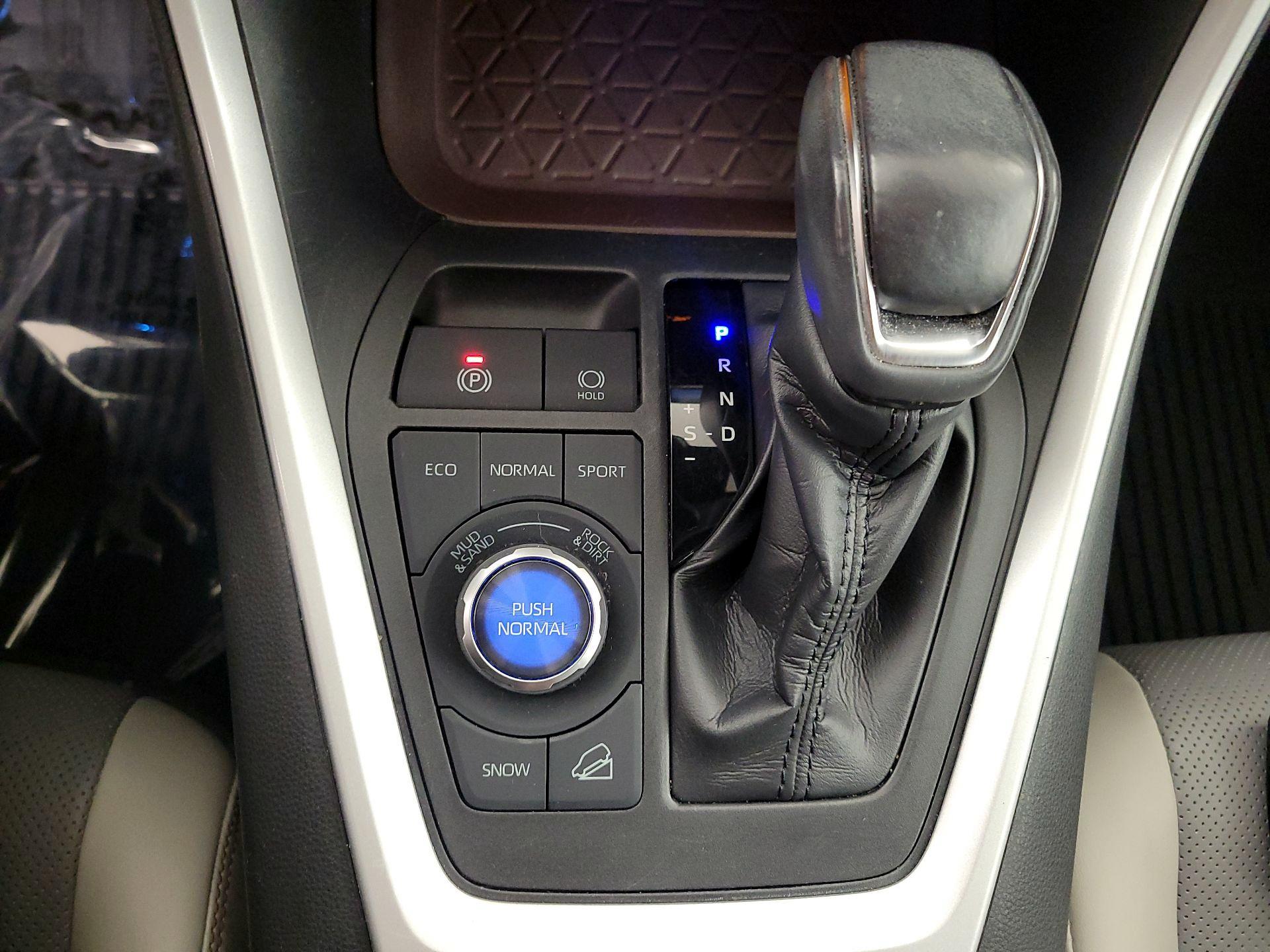 Thumbnail: 2020 Toyota RAV4 - 18