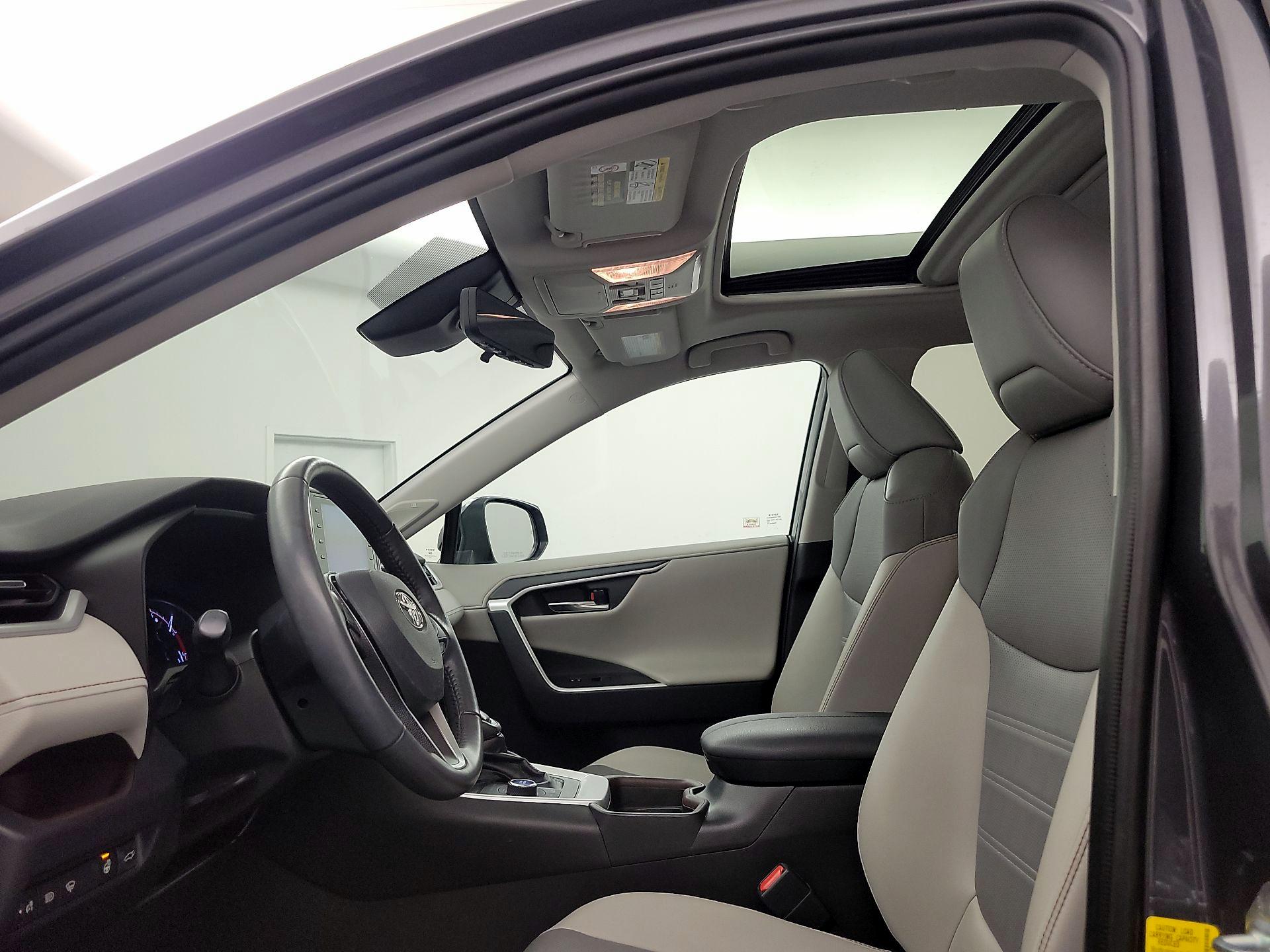 Thumbnail: 2020 Toyota RAV4 - 20