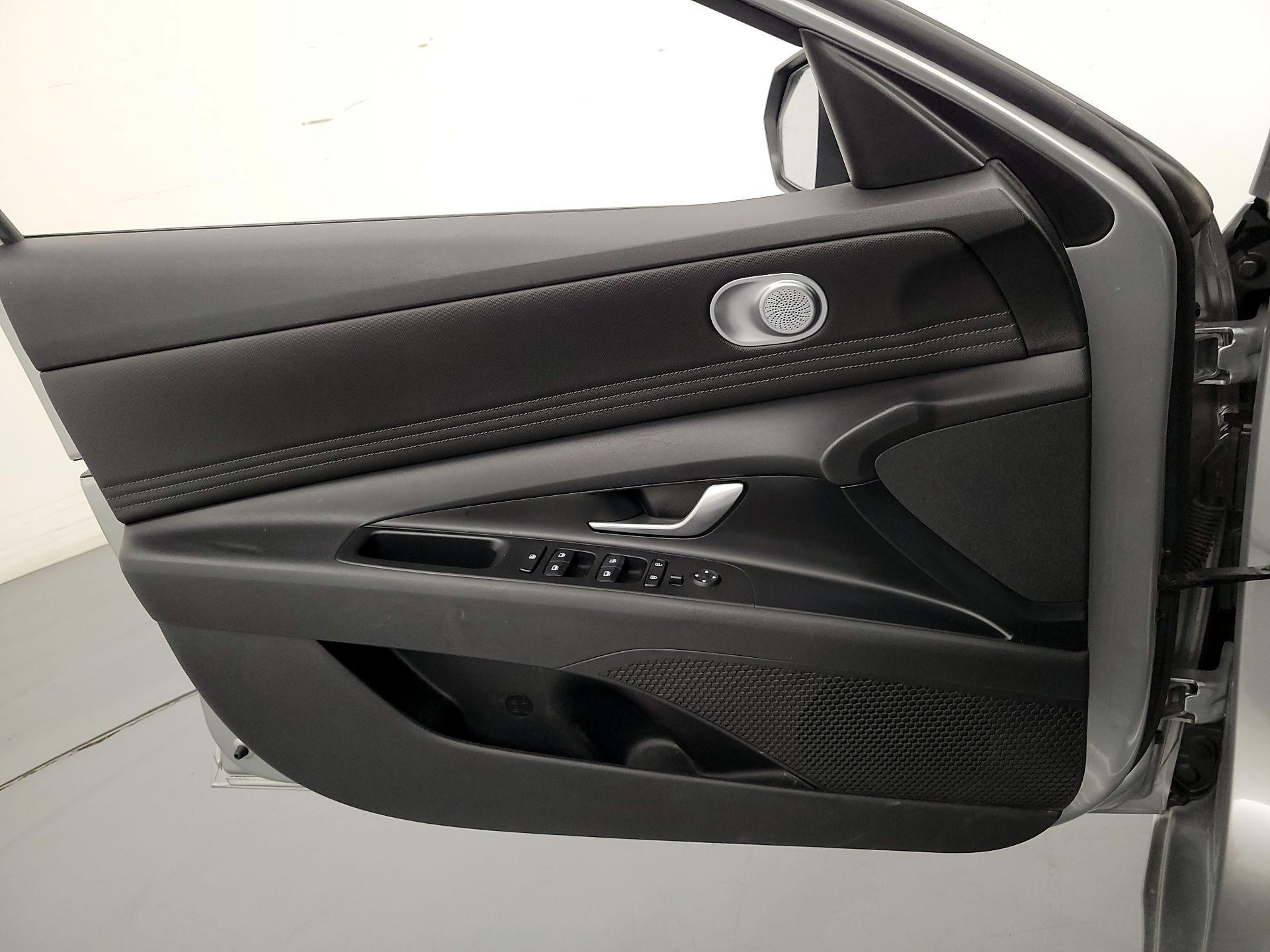 Thumbnail: 2021 Hyundai Elantra - 12