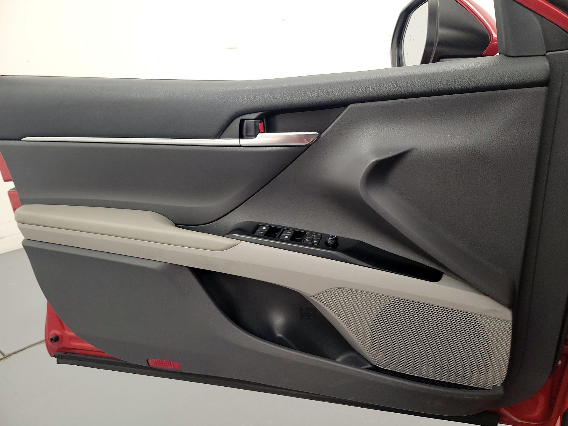 Thumbnail: 2020 Toyota Camry - 12