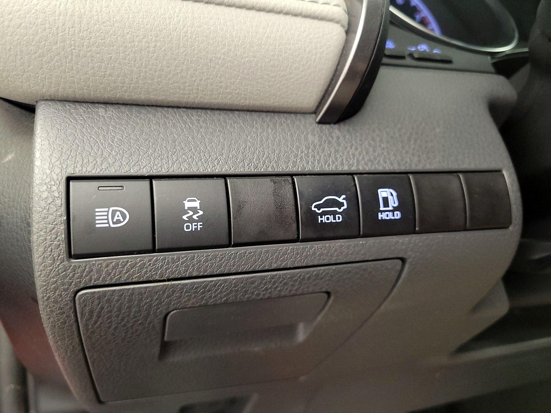 Thumbnail: 2020 Toyota Camry - 13