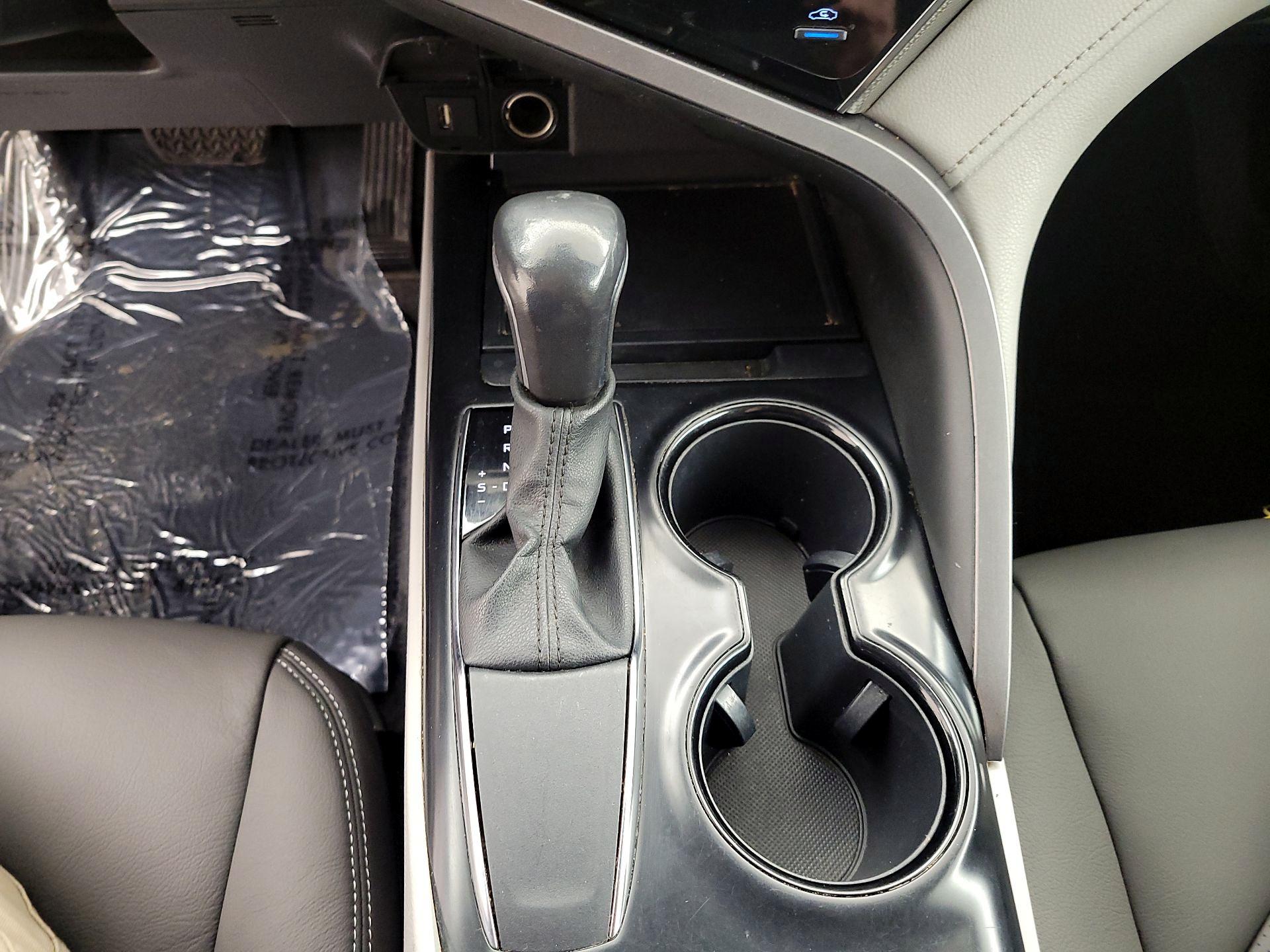 Thumbnail: 2020 Toyota Camry - 17