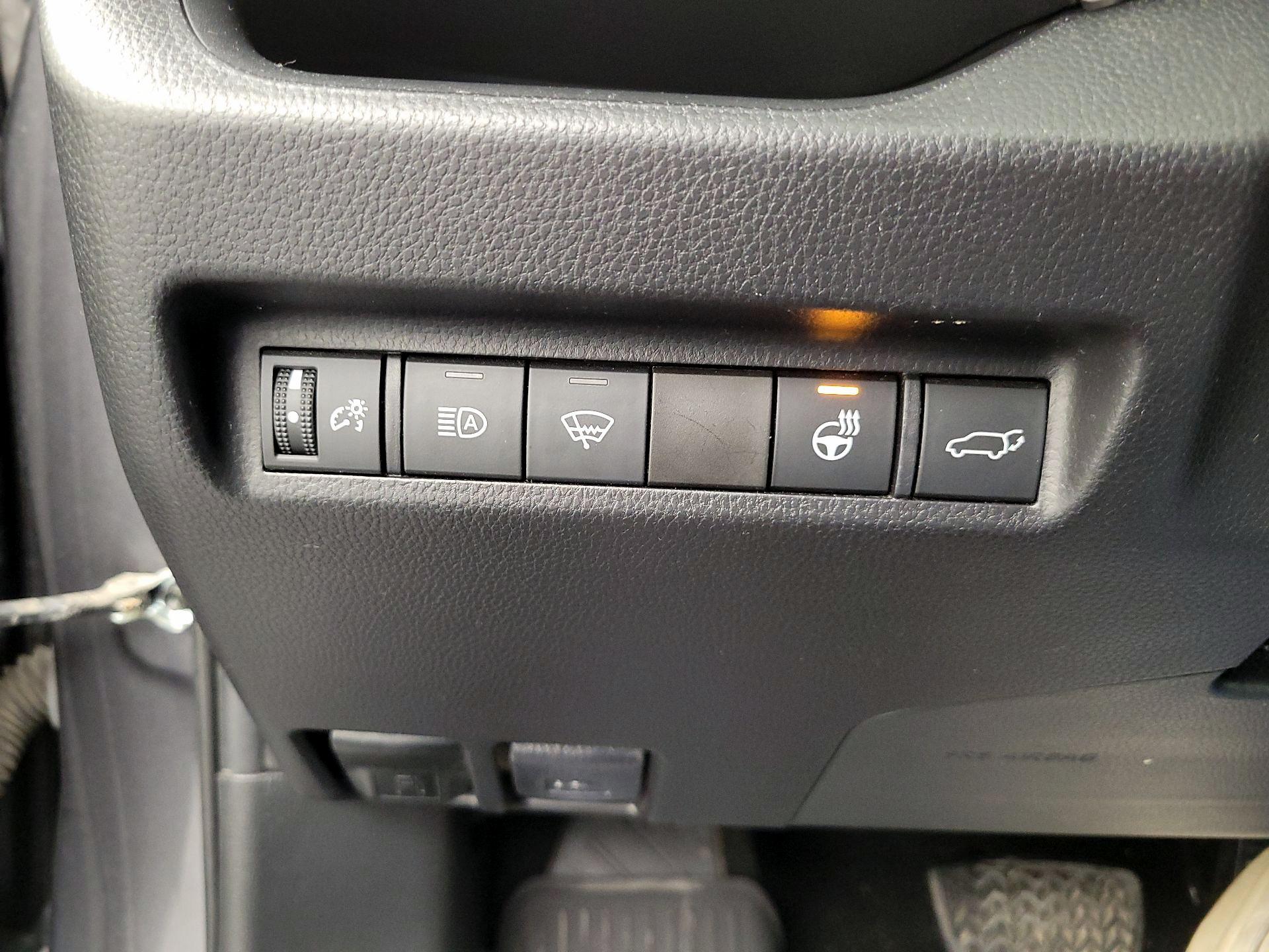 Thumbnail: 2021 Toyota RAV4 - 13