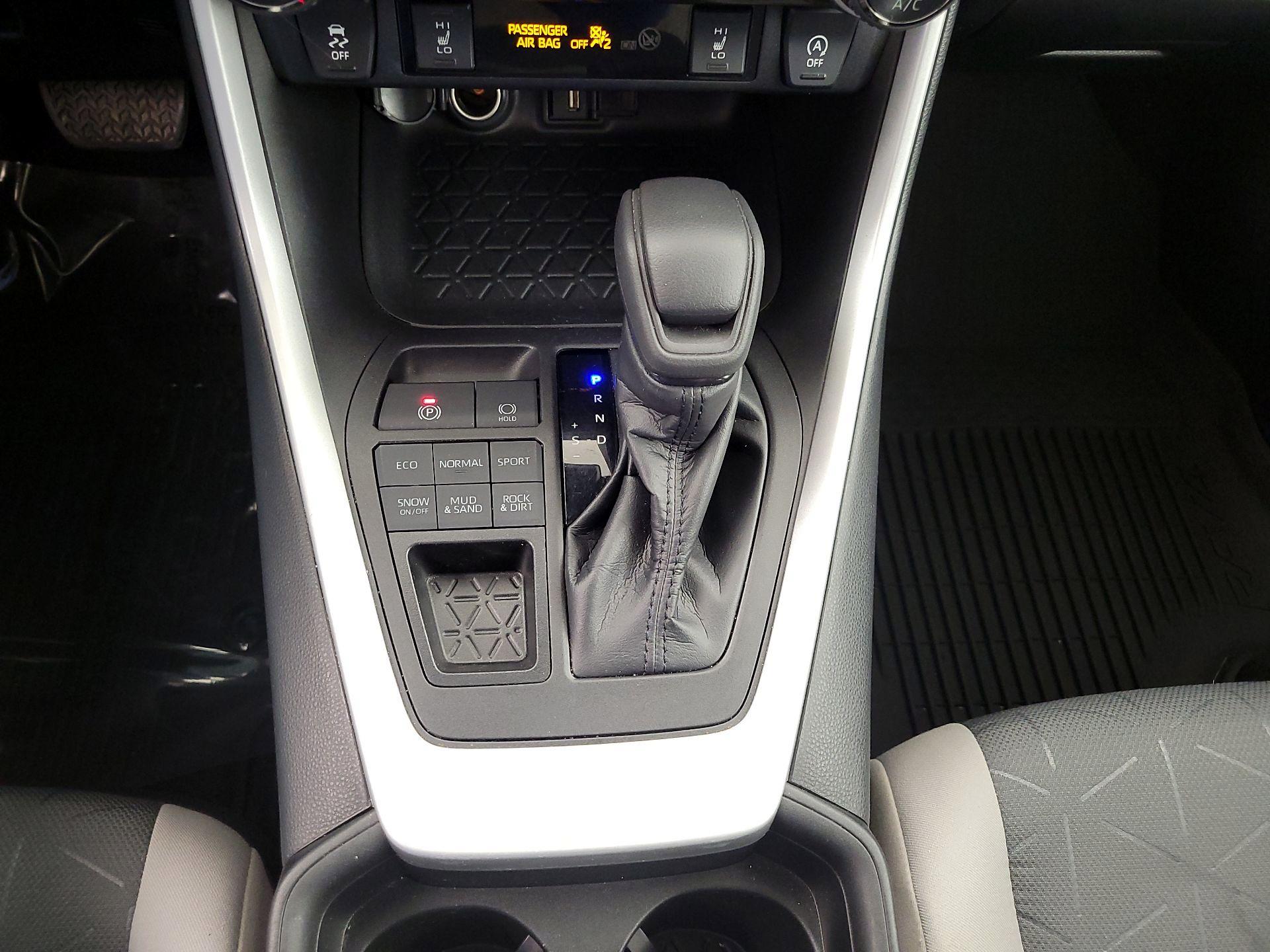 Thumbnail: 2021 Toyota RAV4 - 17