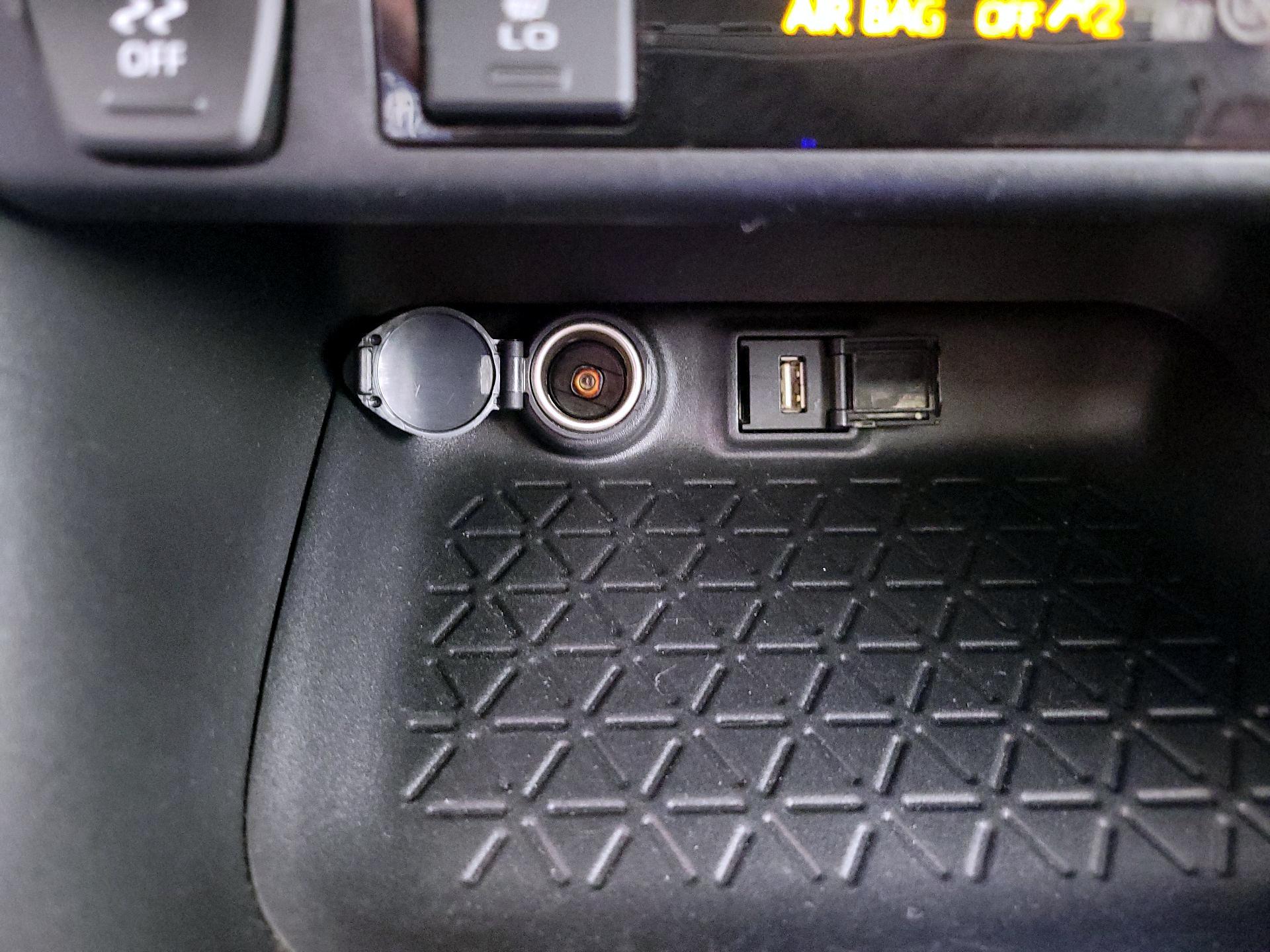 Thumbnail: 2021 Toyota RAV4 - 18