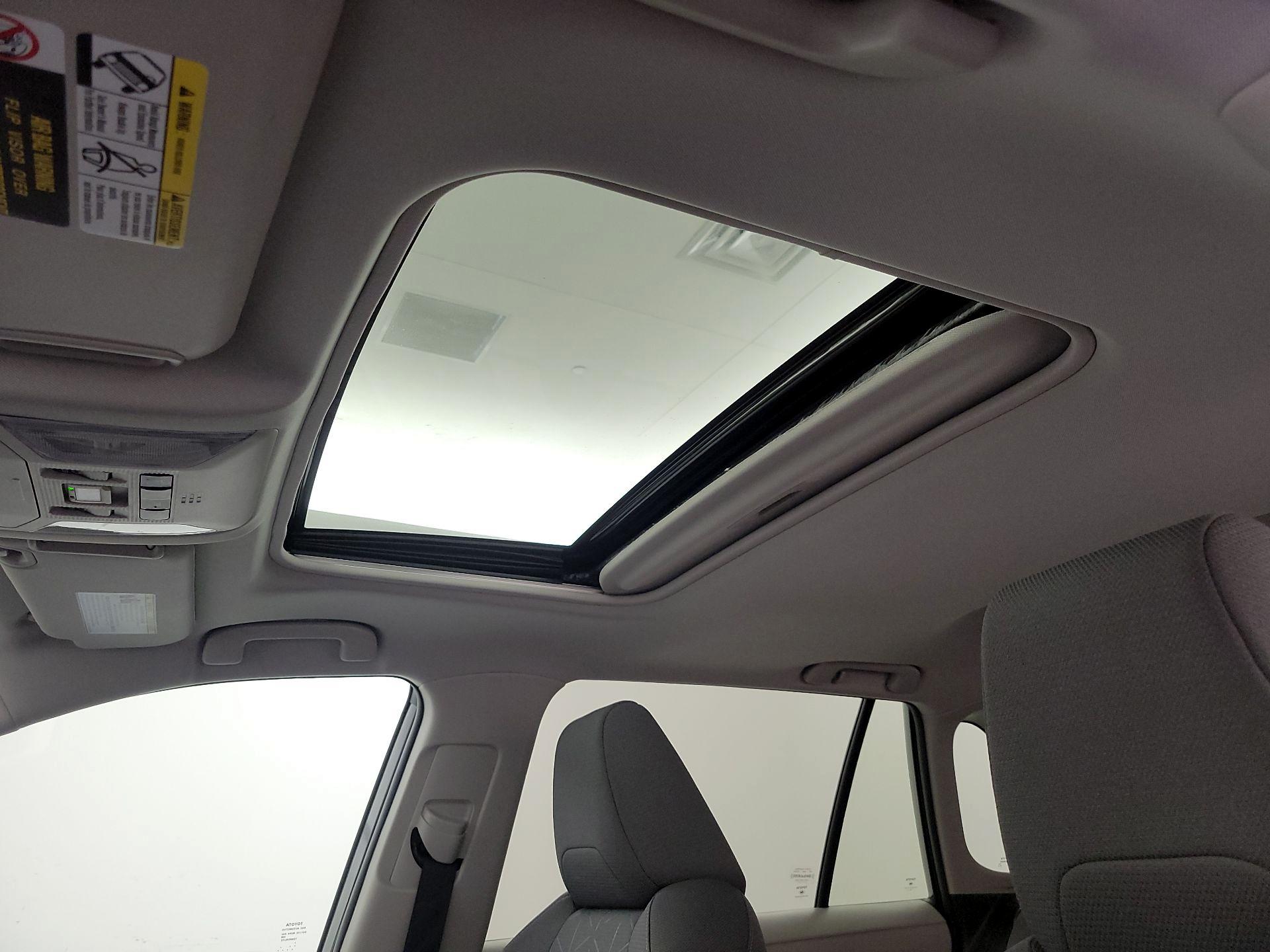 Thumbnail: 2021 Toyota RAV4 - 19