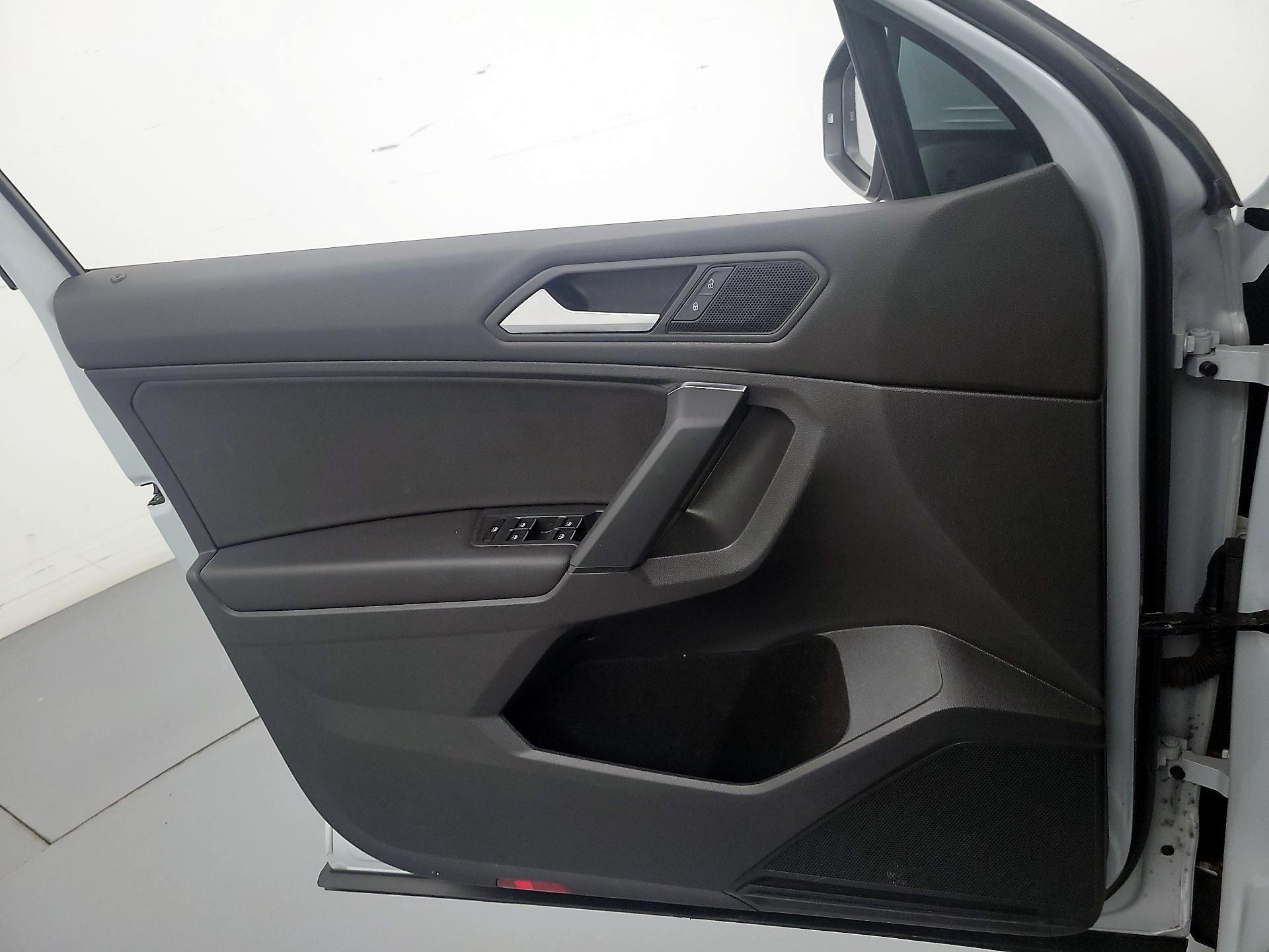 Thumbnail: 2019 Volkswagen Tiguan - 12