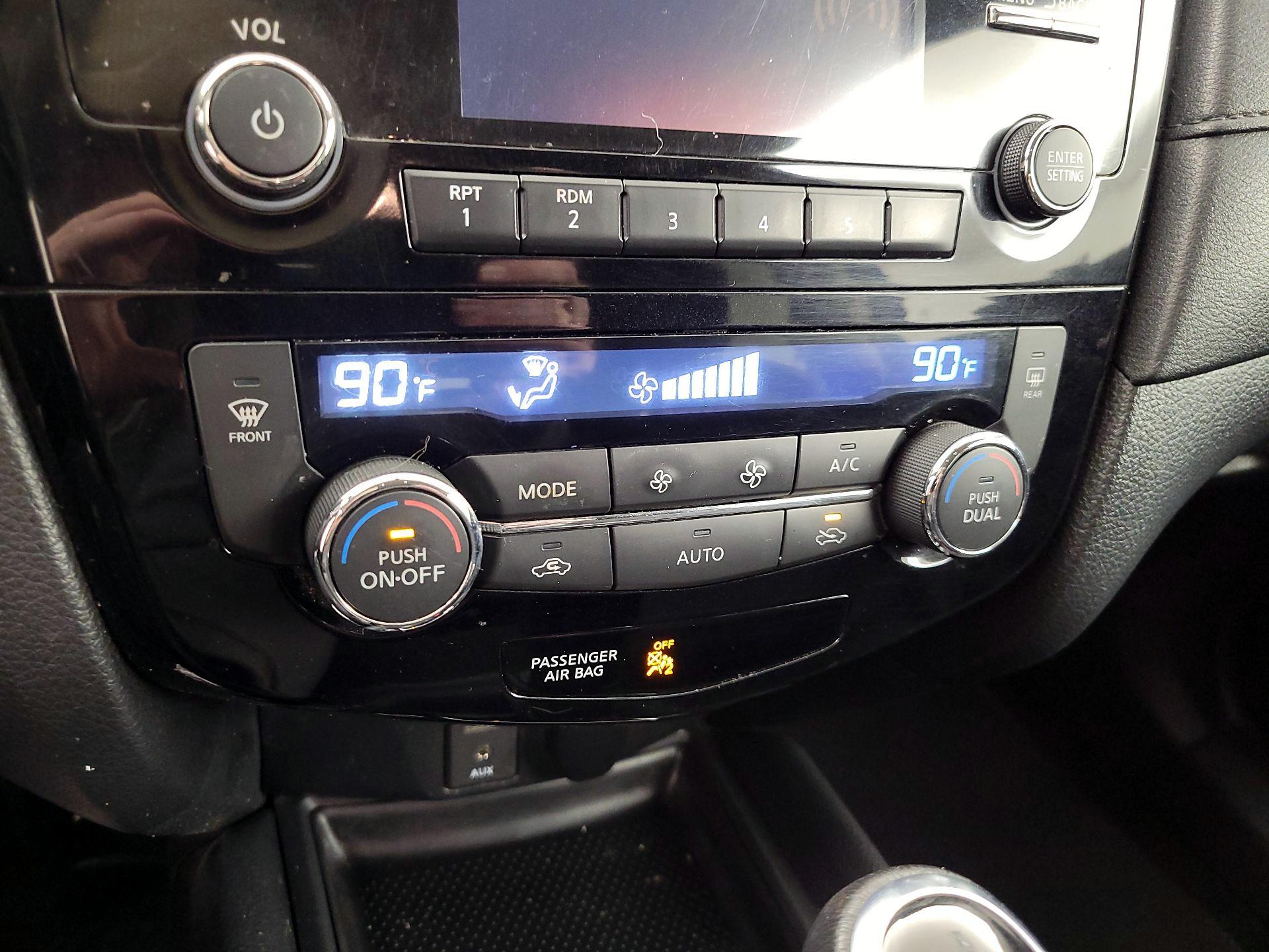 Thumbnail: 2017 Nissan Rogue - 16